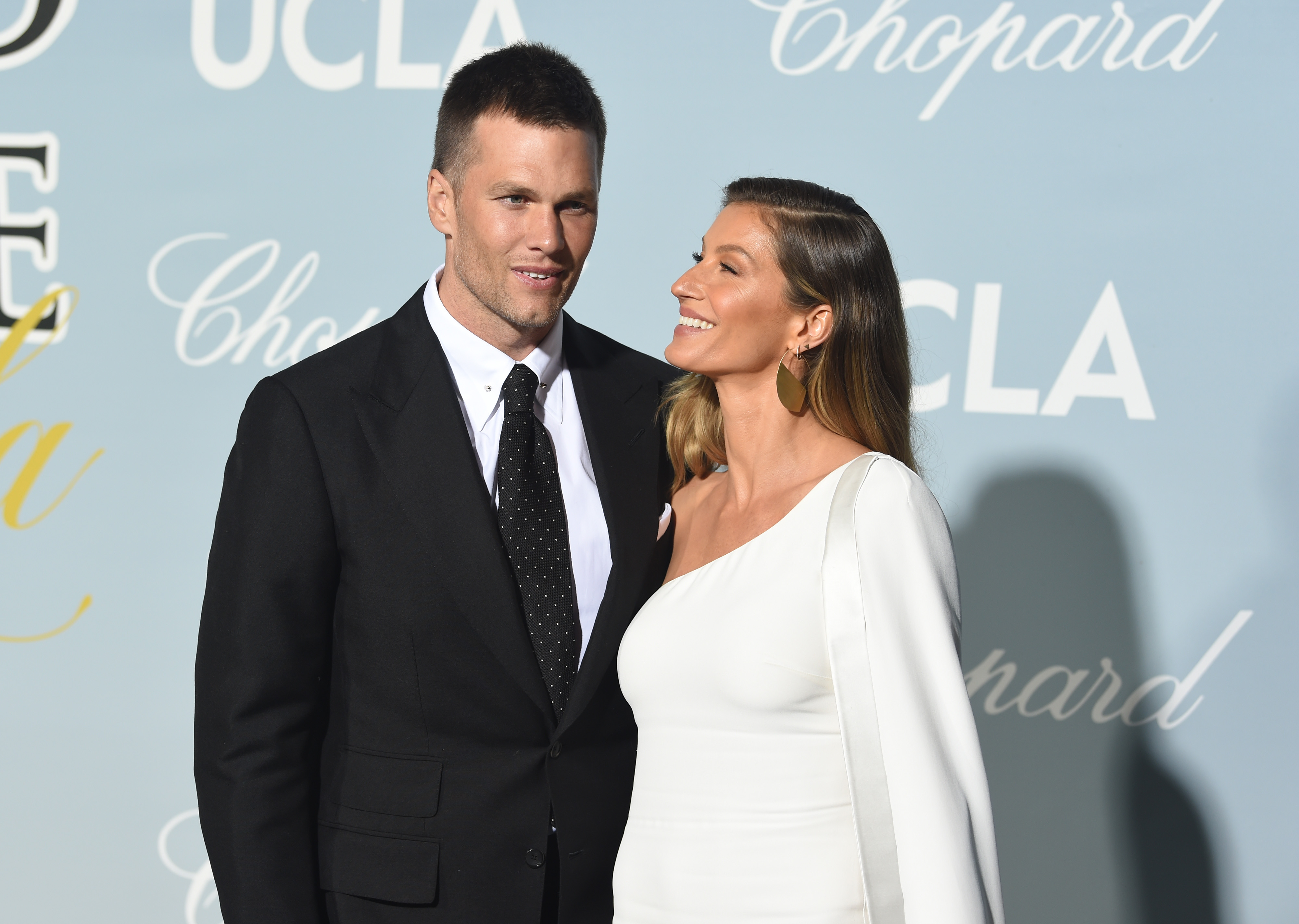 Antonio Brown Antagonizes Tom Brady With New Gisele Bundchen Merch