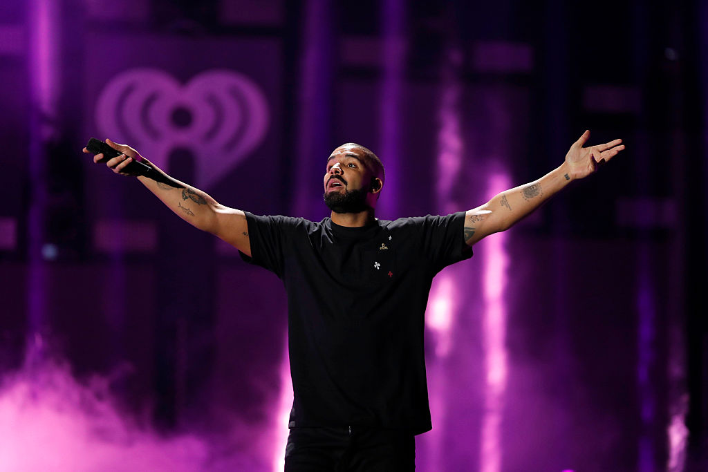 Drake Re-Creates Apollo Theater Performance at Super Bowl Party