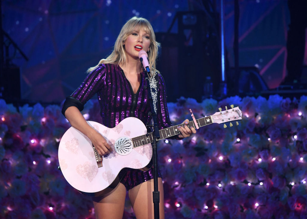 Ticketmaster Apologizes To Taylor Swift For Ticket Sales Disaster