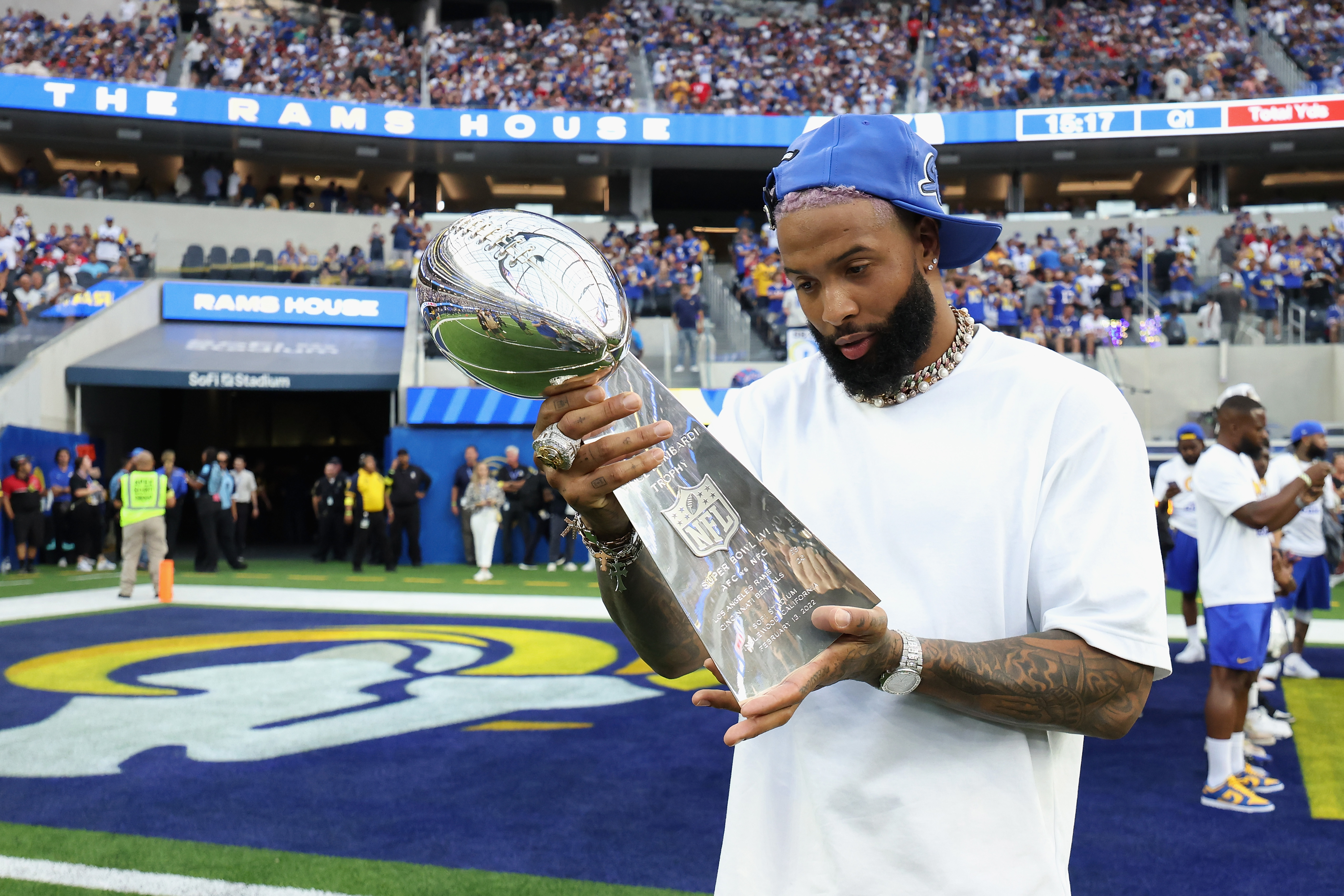 Super Bowl 2022: Rams' Odell Beckham Jr. doesn't let knee injury