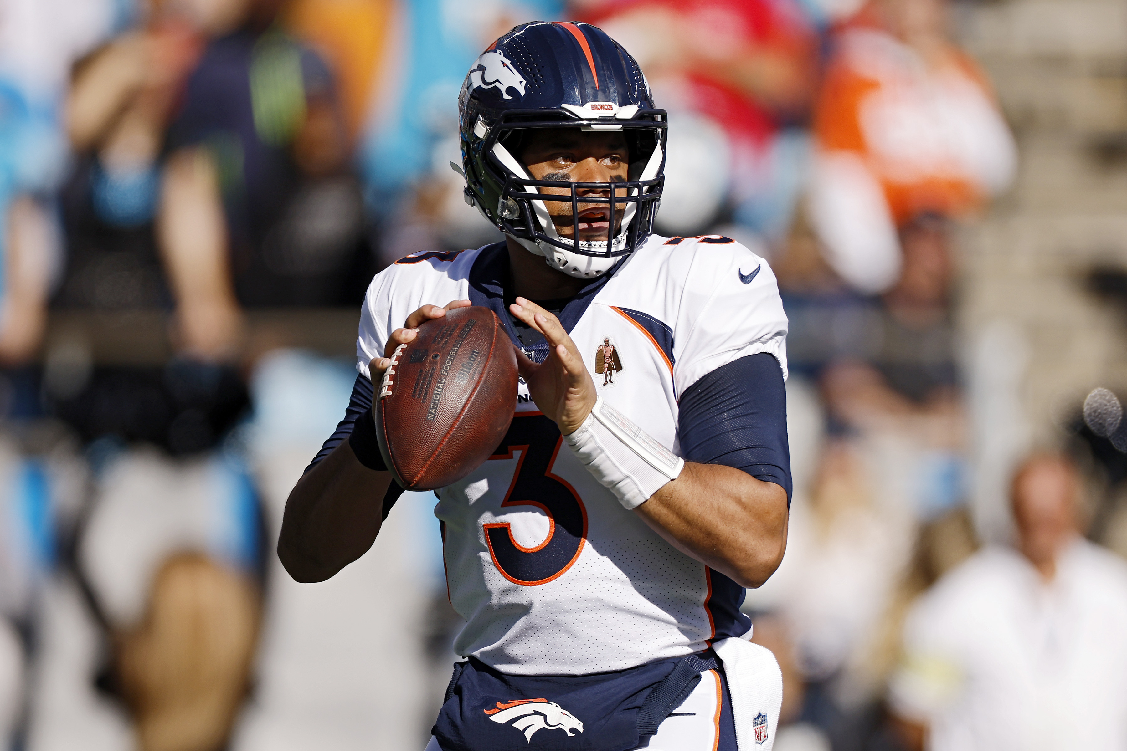 Broncos' Russell Wilson, Mike Purcell Involved in Sideline Blowup 