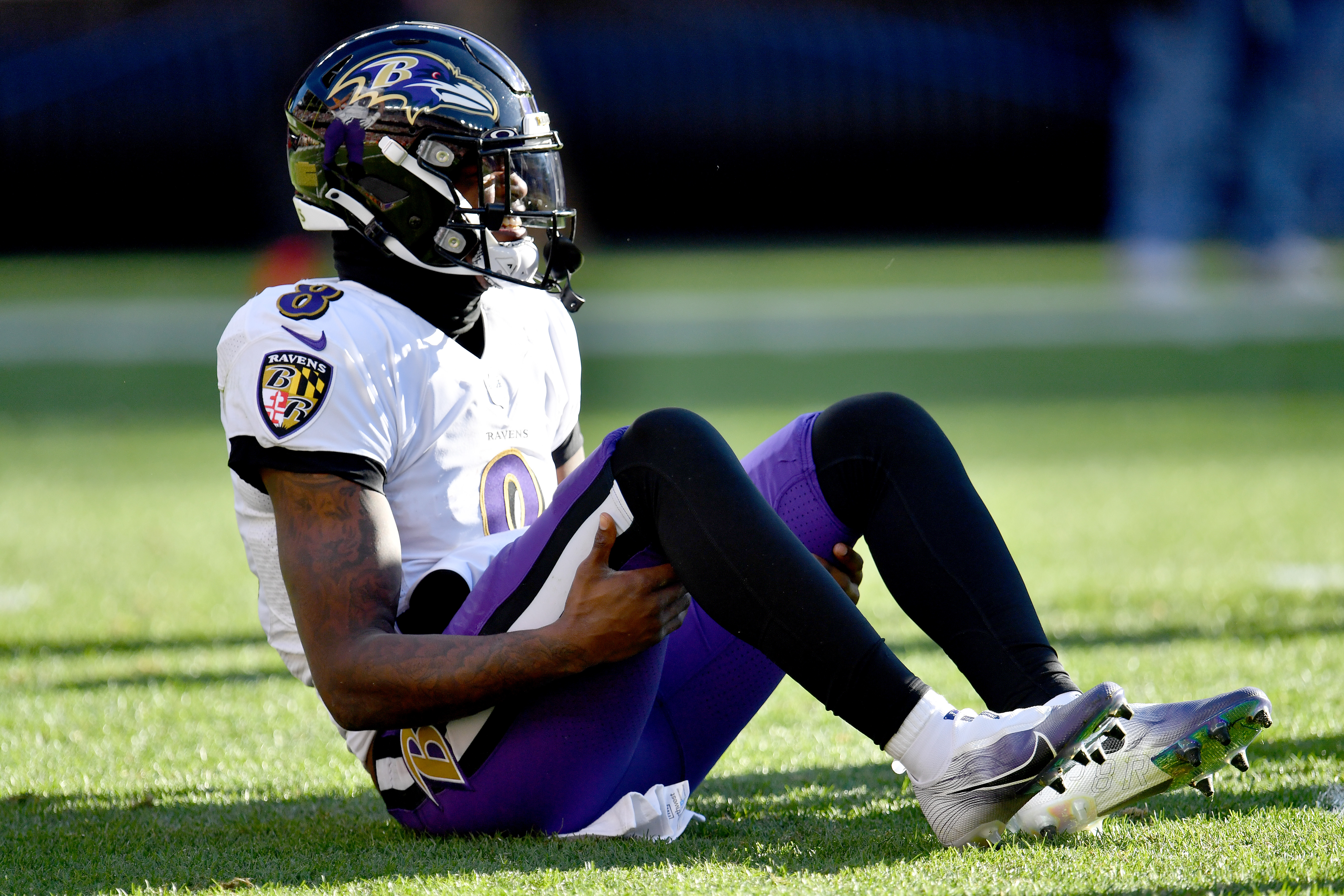 Ravens lose Lamar Jackson to injury but beat Broncos, 10-9