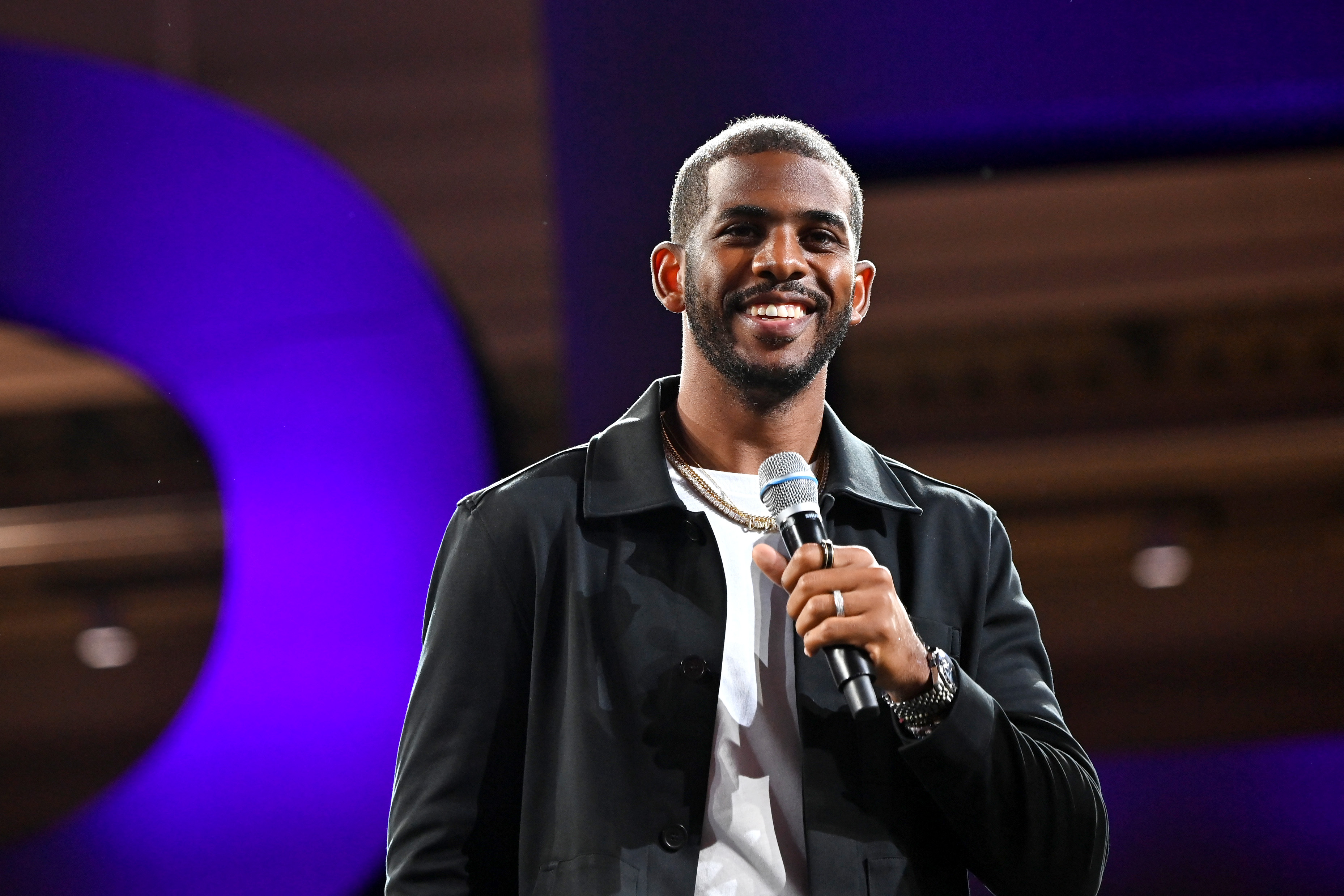 Chris Paul Offers Graduates 2 500 Value After Earning Degree At   GettyImages 1406273450 