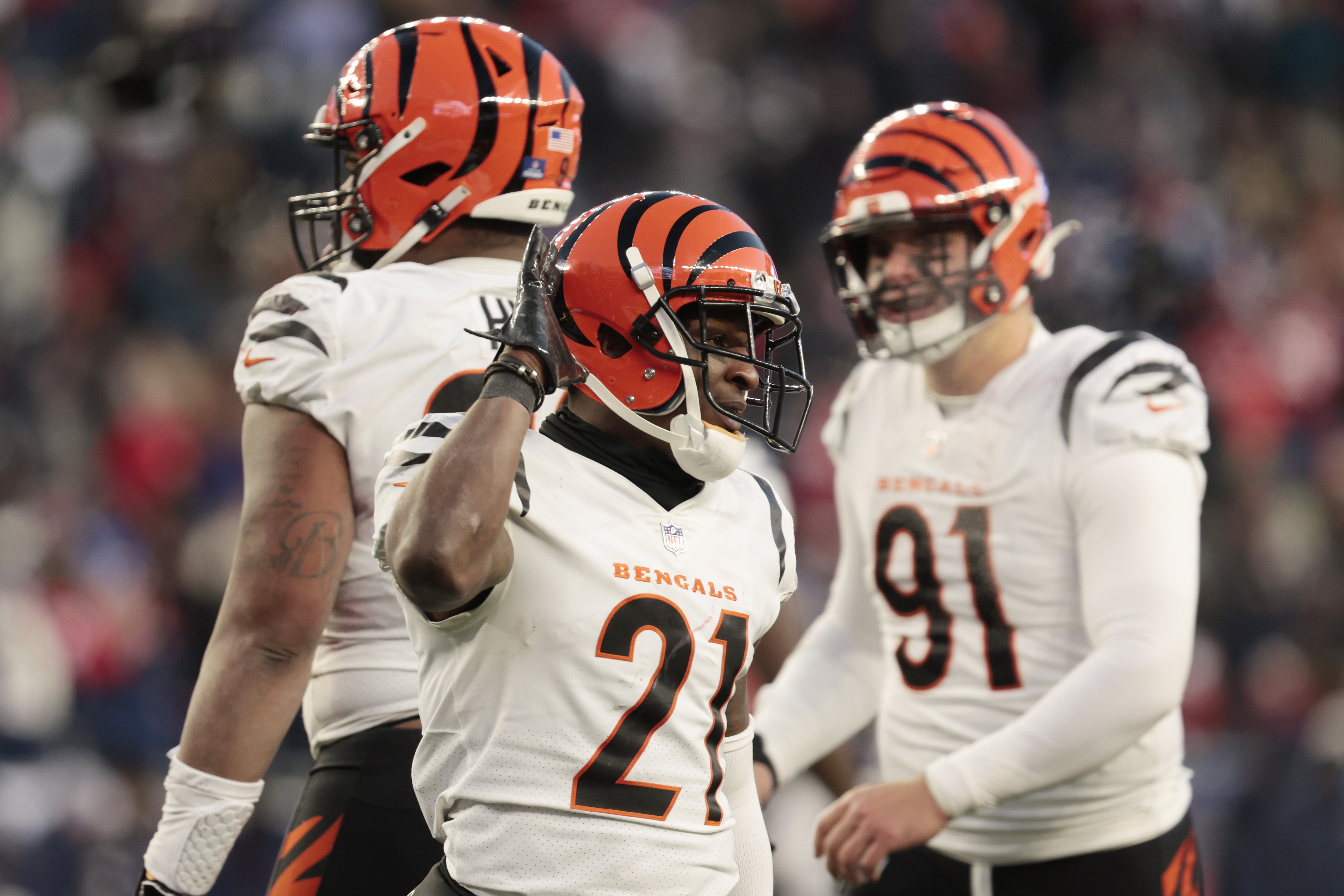 Cincinnati Bengals plane forced to make emergency landing after New England  Patriots victory