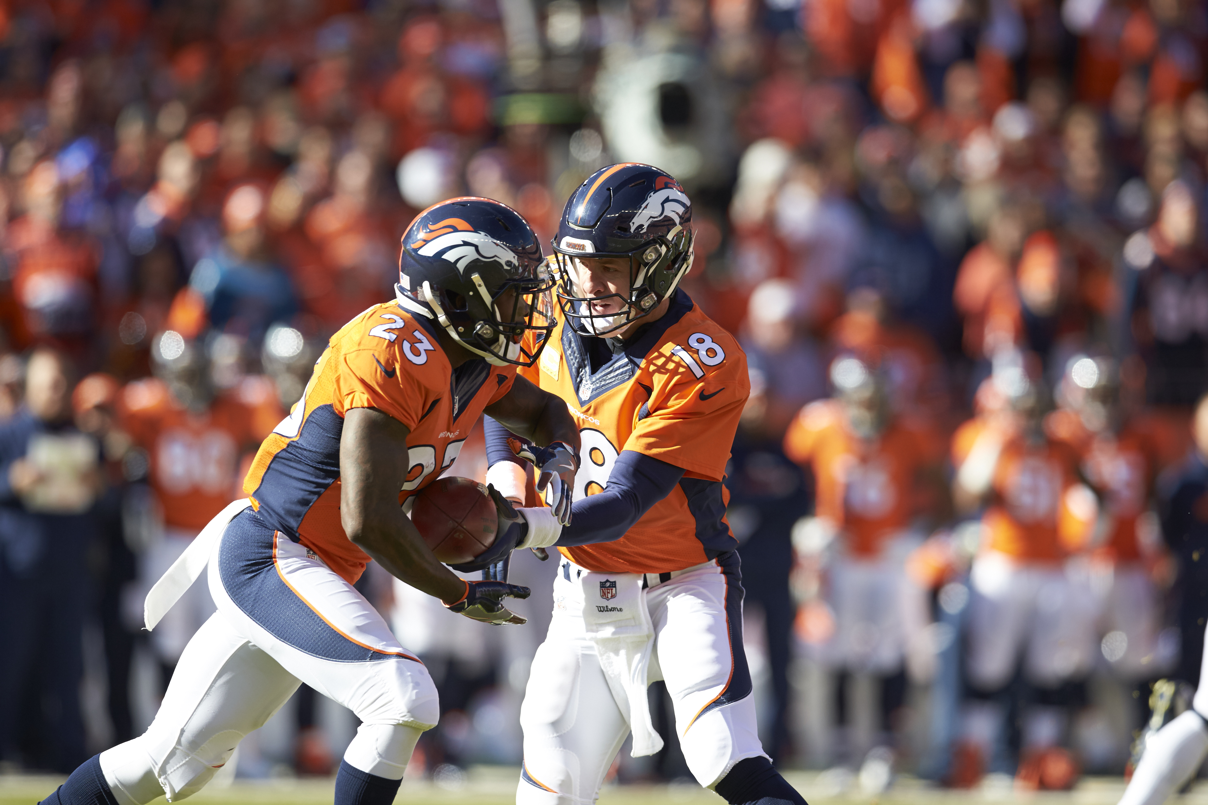 Peyton Manning honors late Broncos teammate Ronnie Hillman