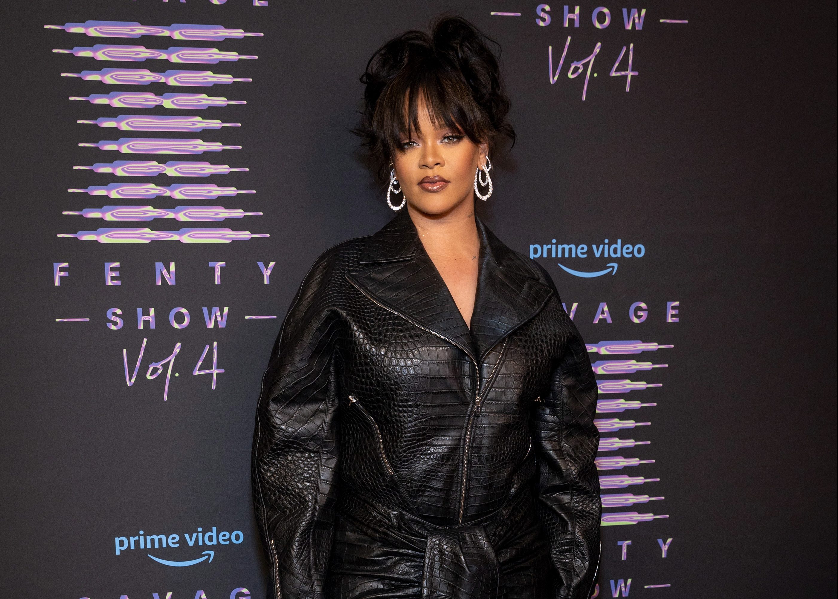 Rihanna’s Sultry Savage X Fenty Selfie Streak Continues