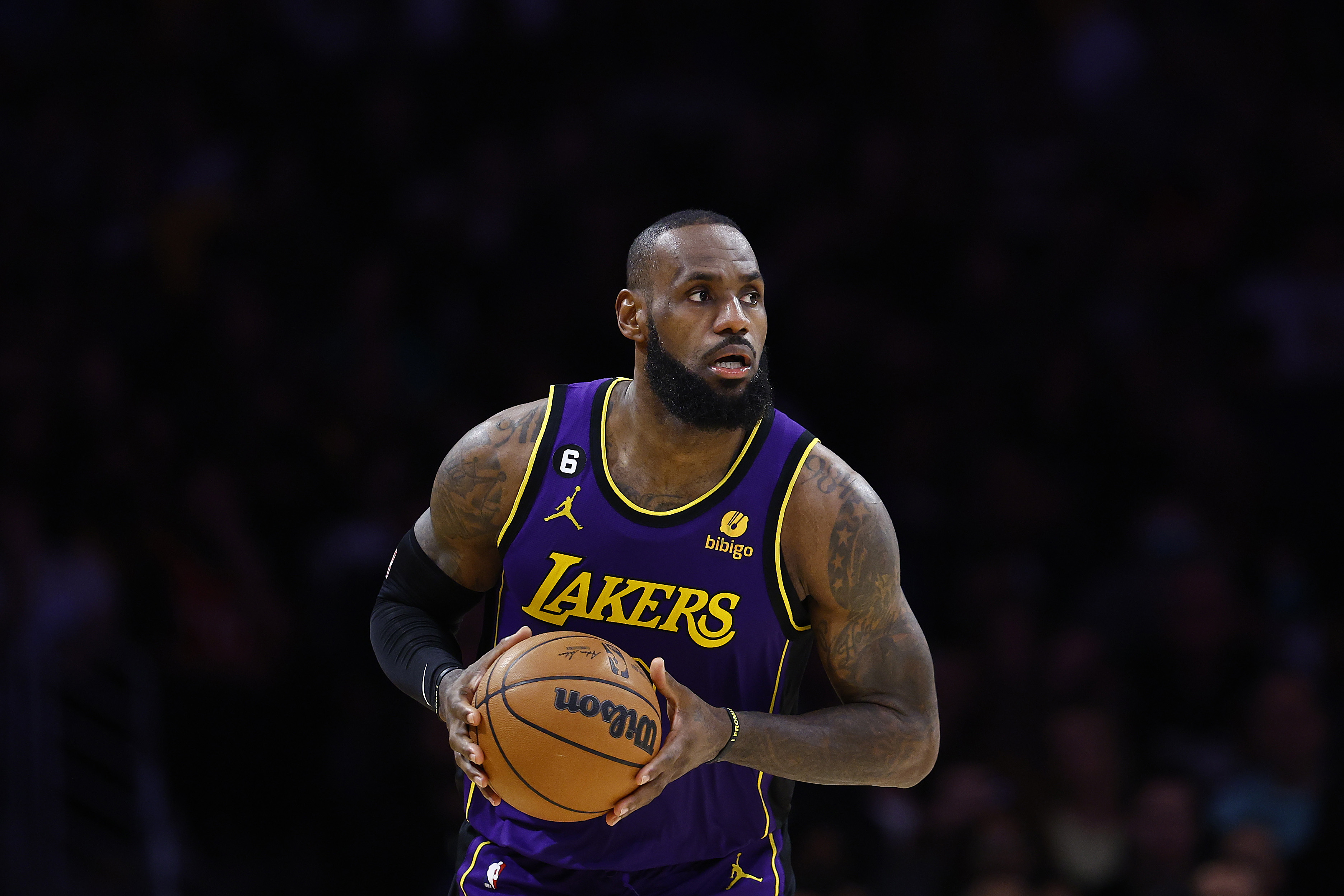 LeBron James will reportedly switch back to No. 6 next season