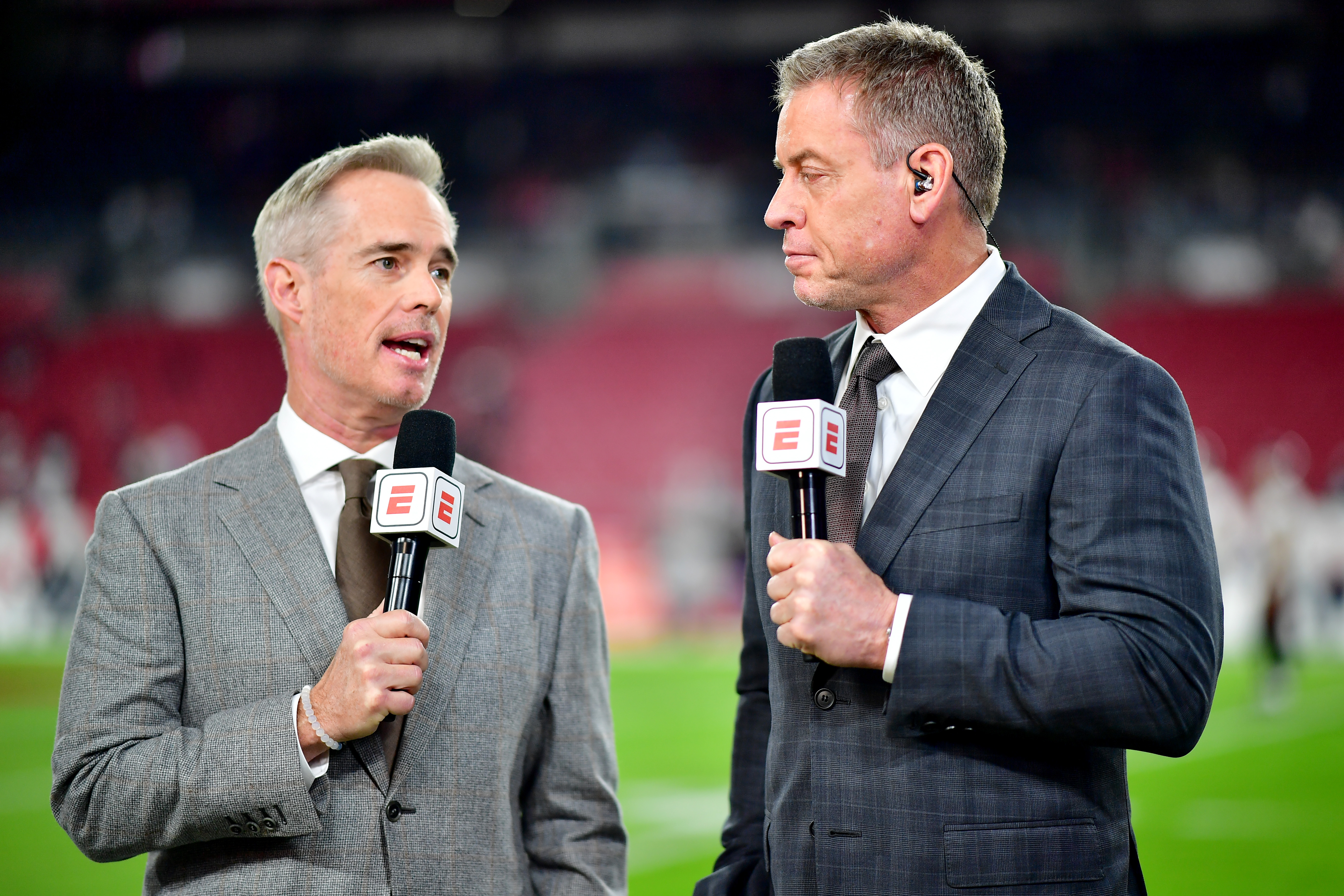 Joe Buck Expertly Claps Back At Hater