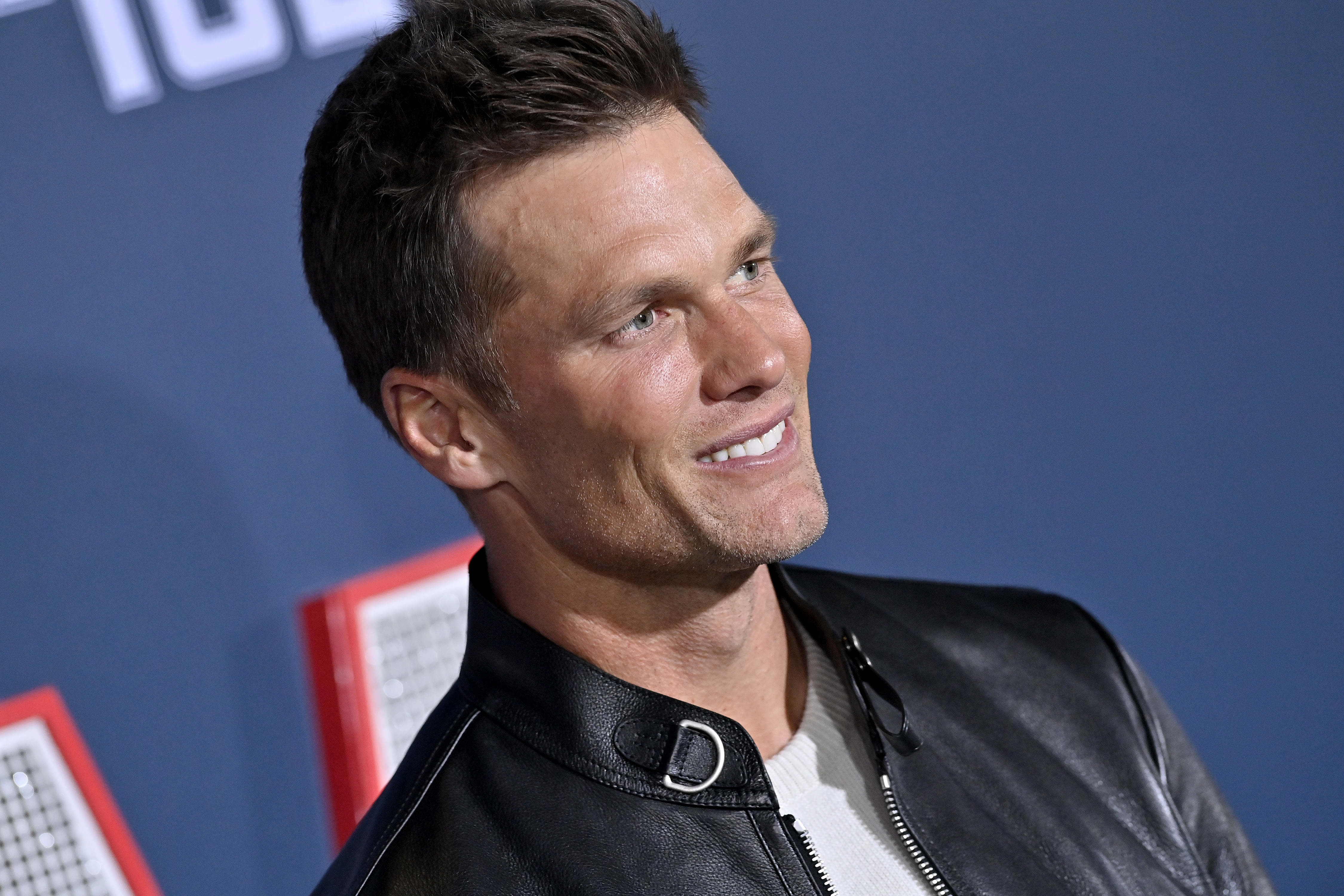 Antonio Brown Antagonizes Tom Brady With New Gisele Bundchen Merch