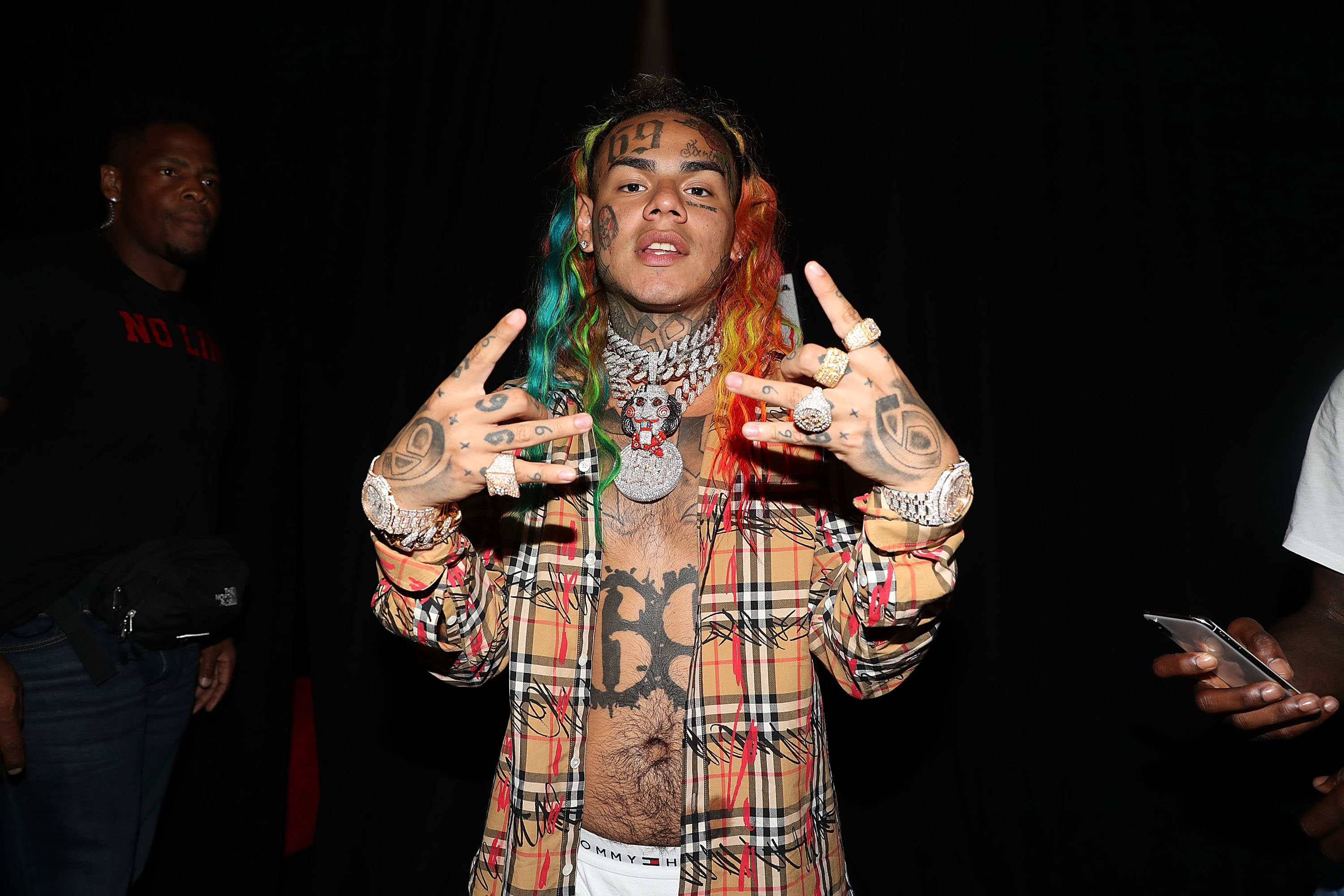 6ix9ine’s Baby Mama Says His Gym Assault Is Embarrassing For Their 7-Year-Old Daughter