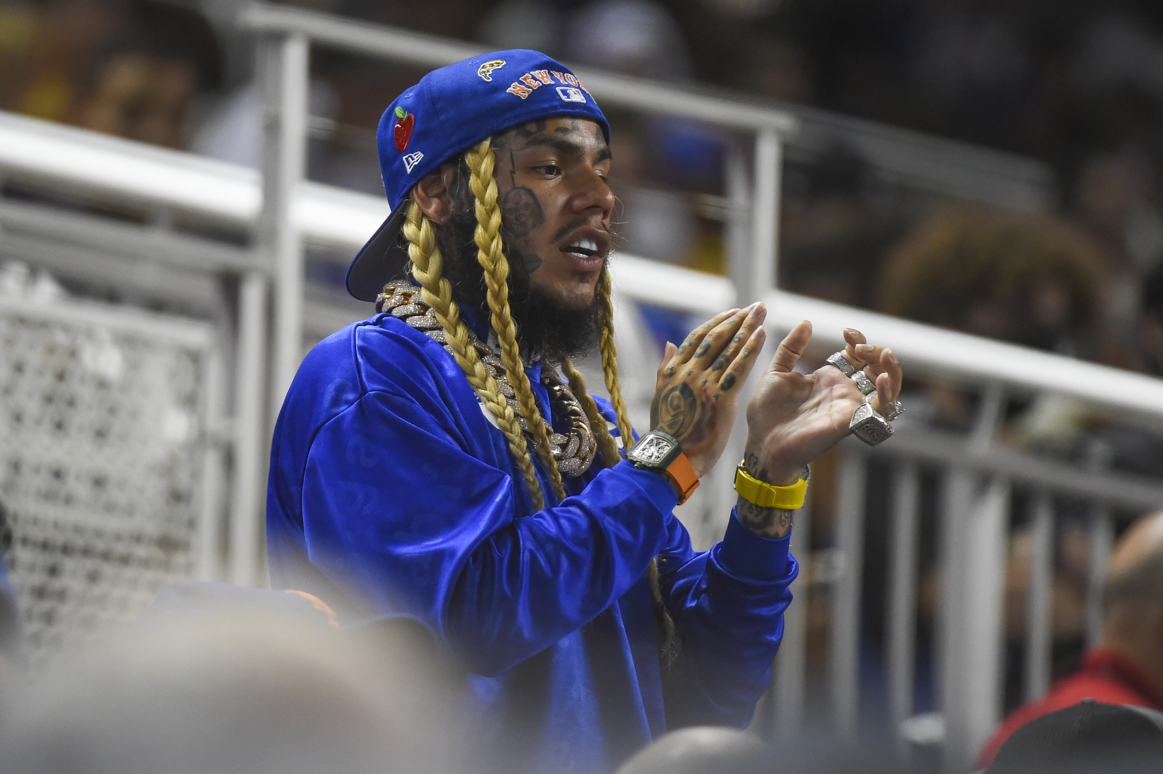 6ix9ine’s Bodyguard Wants To Fight His Attackers For $10K: “If You Lose You Die”