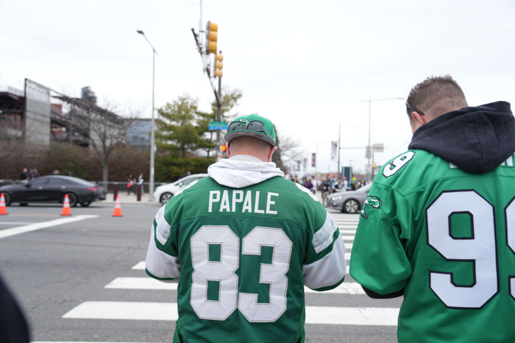 Eagles fans line up to snag retro-style jerseys at the official