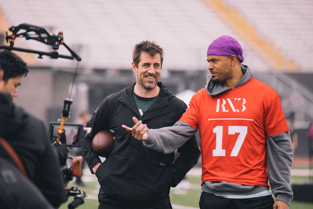 First Look At Aaron Rodgers With New York Jets, Twitter Reacts