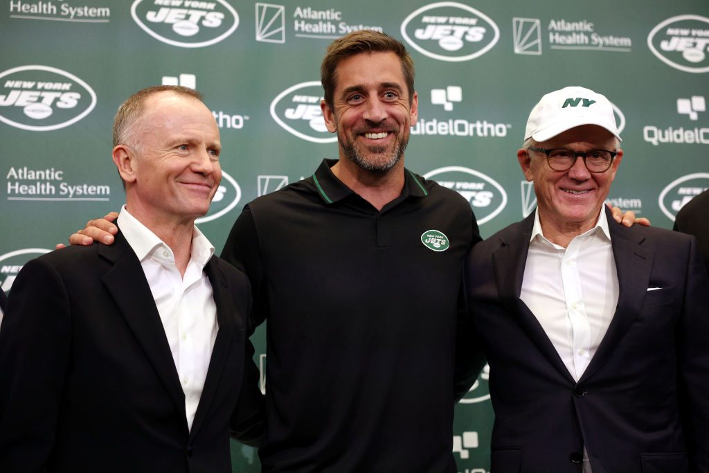 Aaron Rodgers—World's 14th Highest Paid Athlete—Finalizes Deal With New  York Jets