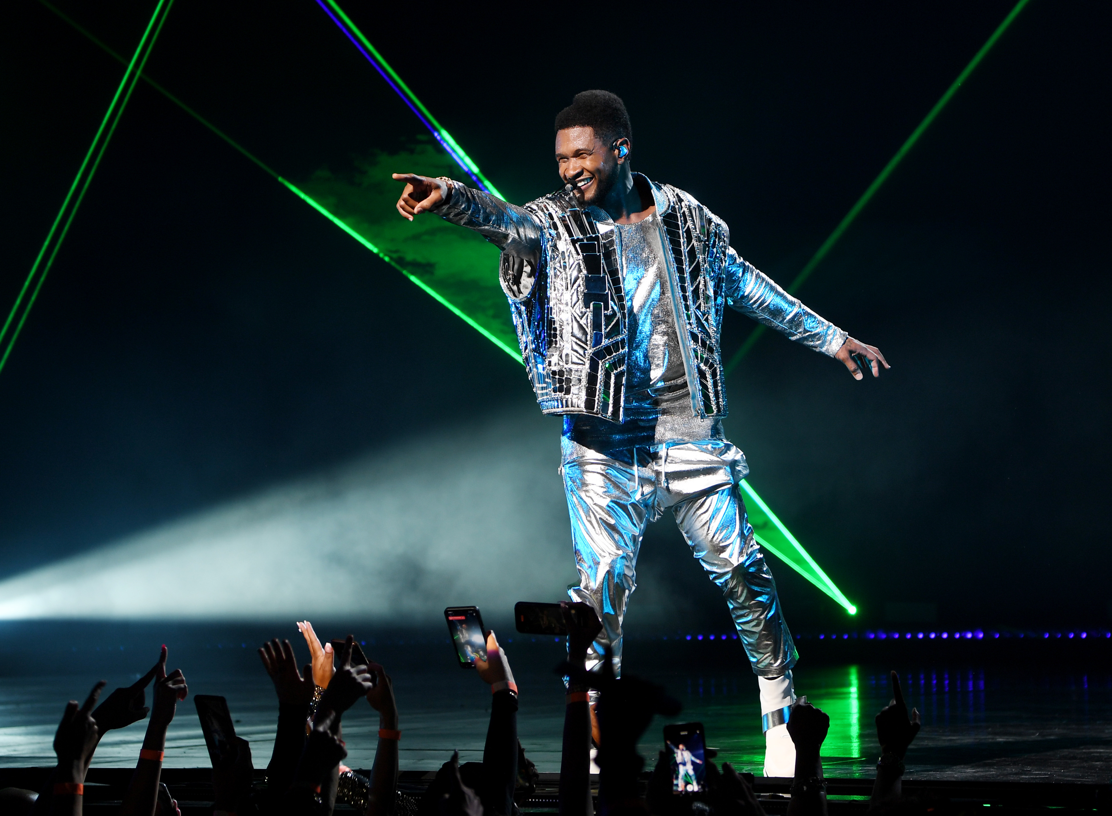 Usher Gets 21 Savage To Sing 'My Boo' During Las Vegas Show