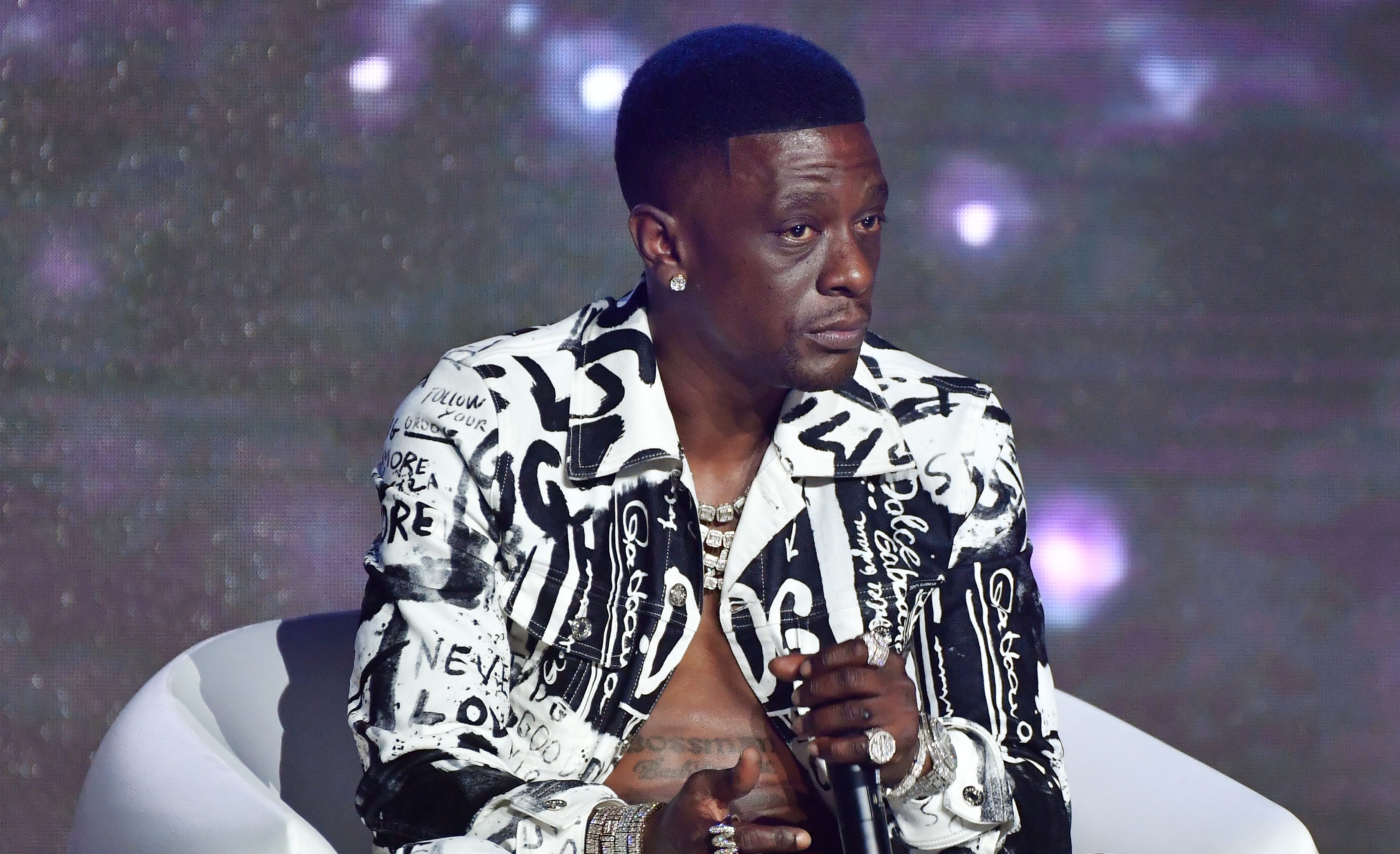 Boosie Badazz Throws A Fit Over Airport Food