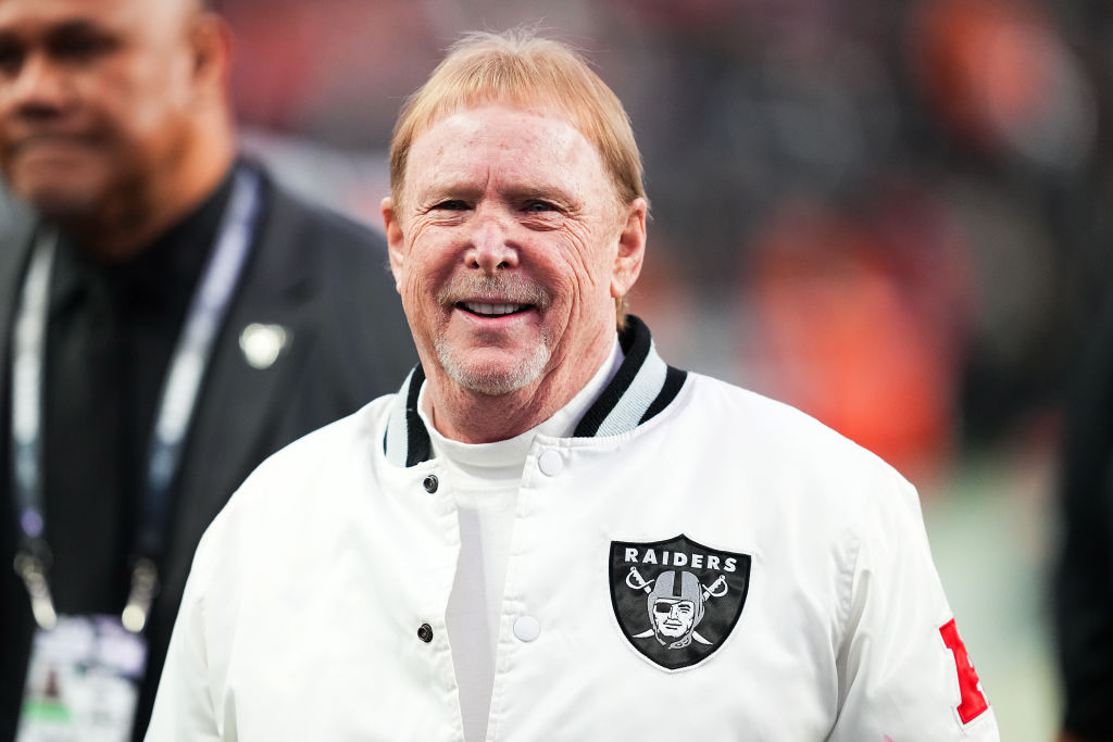 Owner Mark Davis says Raiders likely to stay in Oakland for 2016 - ABC7  Chicago