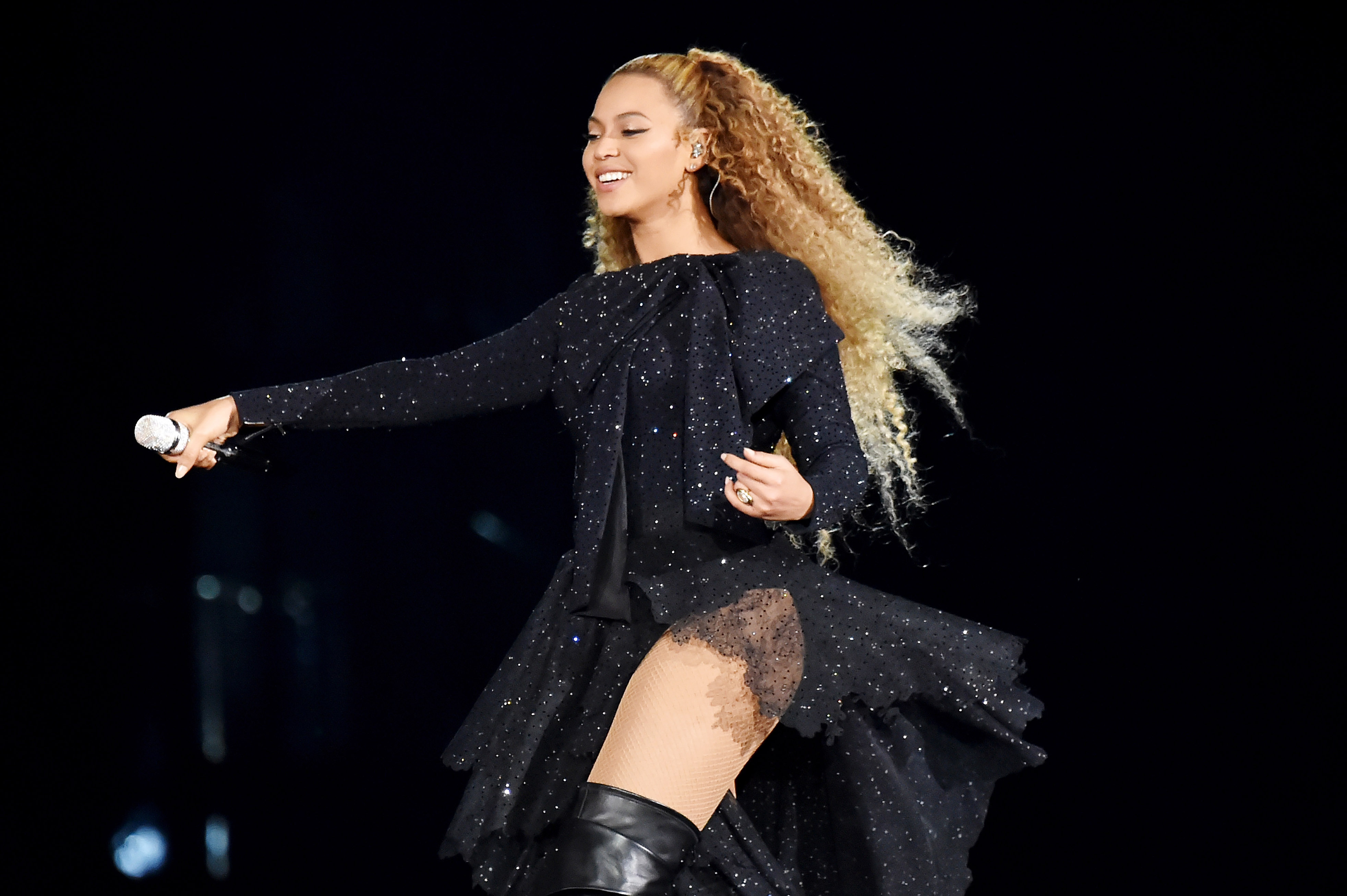 Beyoncé Hints At New Business Venture In The Hair Industry