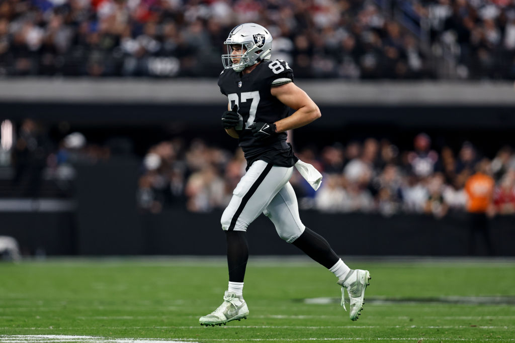 Raiders news: Darren Waller believes Foster Moreau is ready to