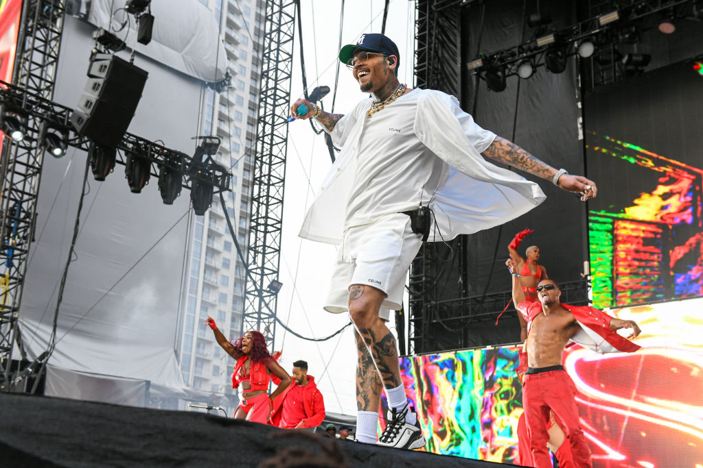 Chris Brown Could Be Arrested If He Returns To Britain