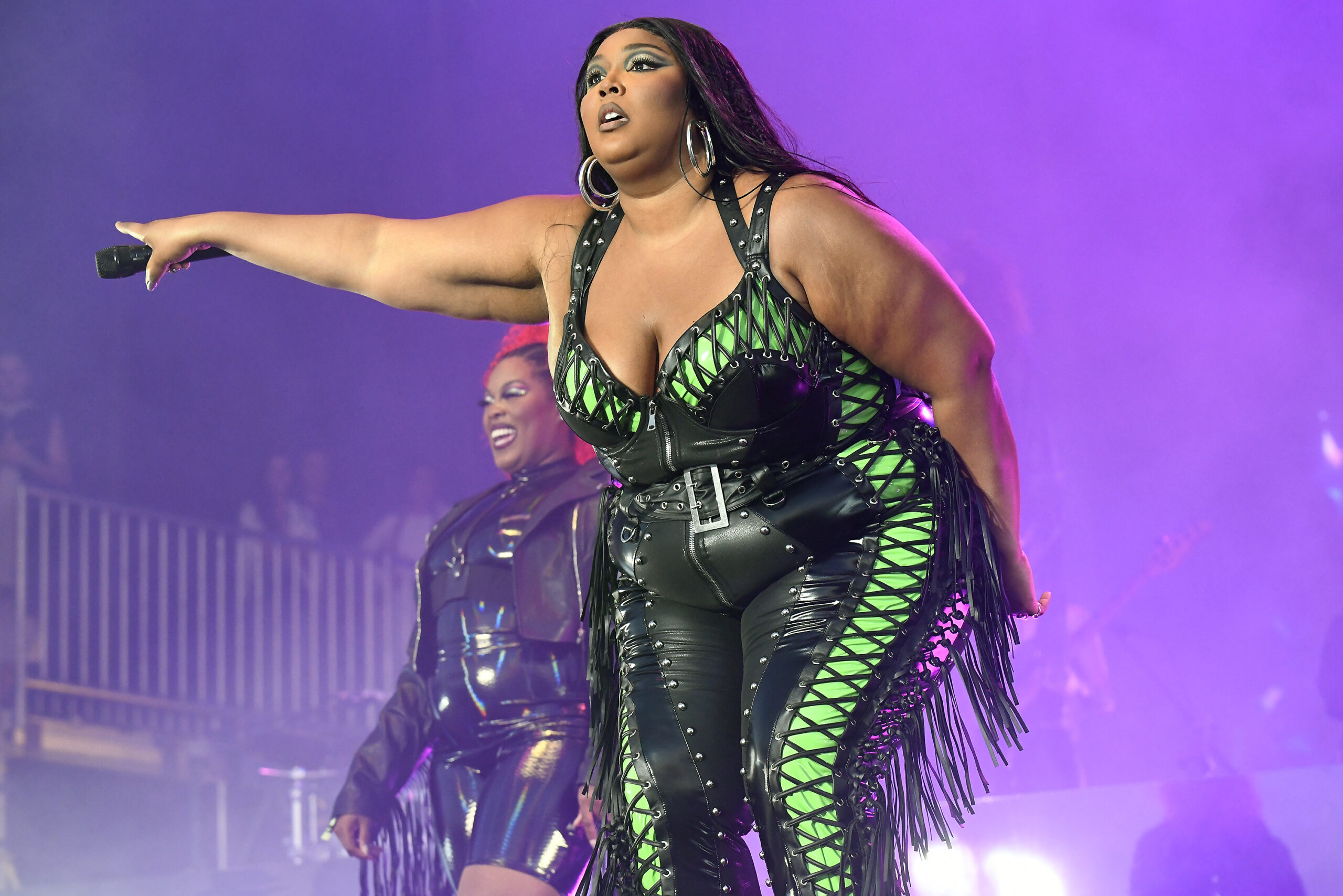 lizzo-is-sick-of-people-commenting-on-her-weight