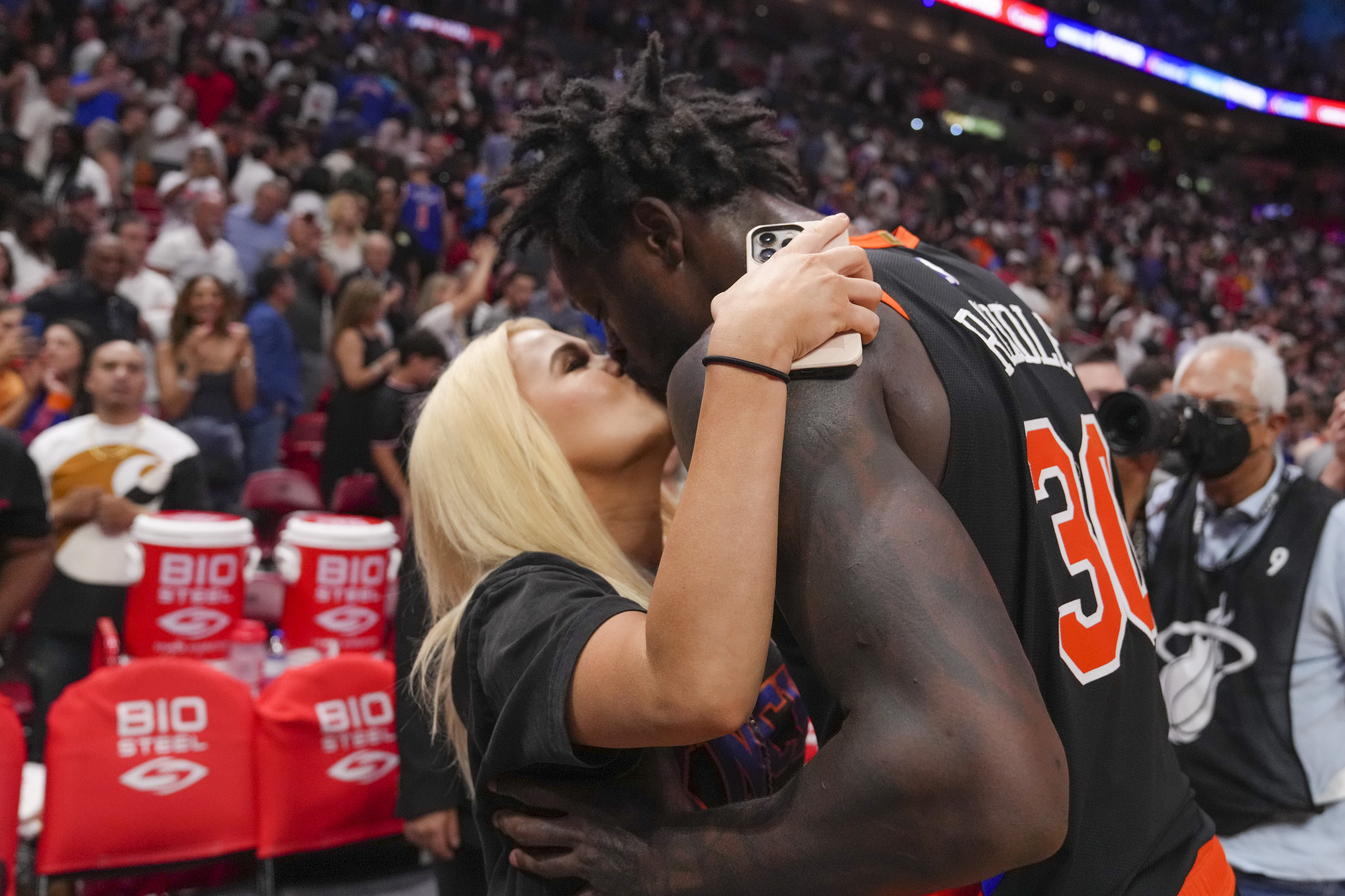 Julius Randle’s Wife Responds To Kenyon Martin