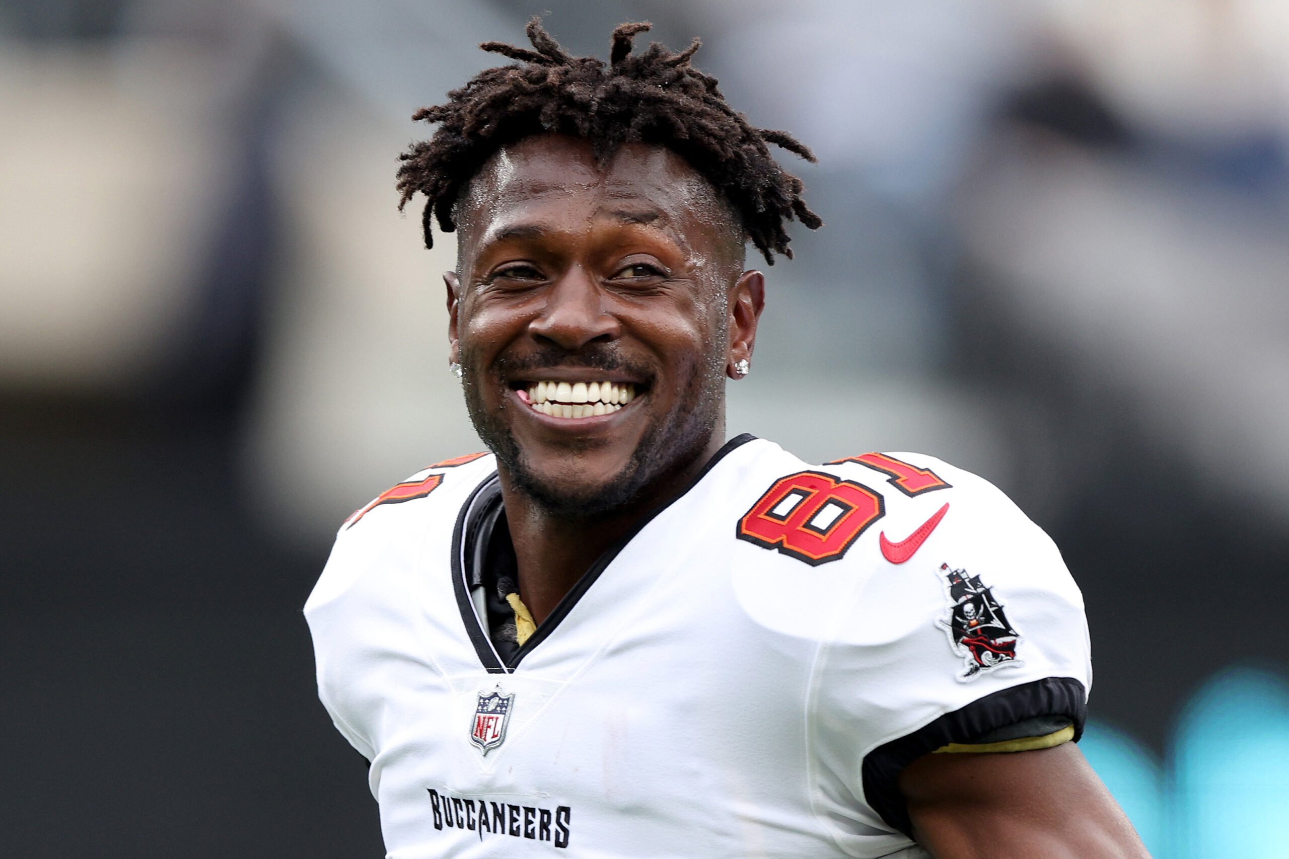 Antonio Brown Lays Up Next To Woman Who Looks Like Gisele Bündchen