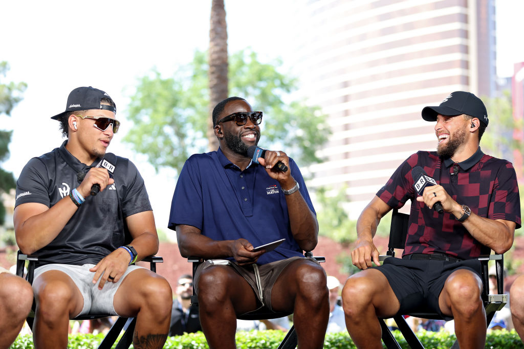 Draymond Green Completely Failed At Chugging A Beer During The Match Golf Event