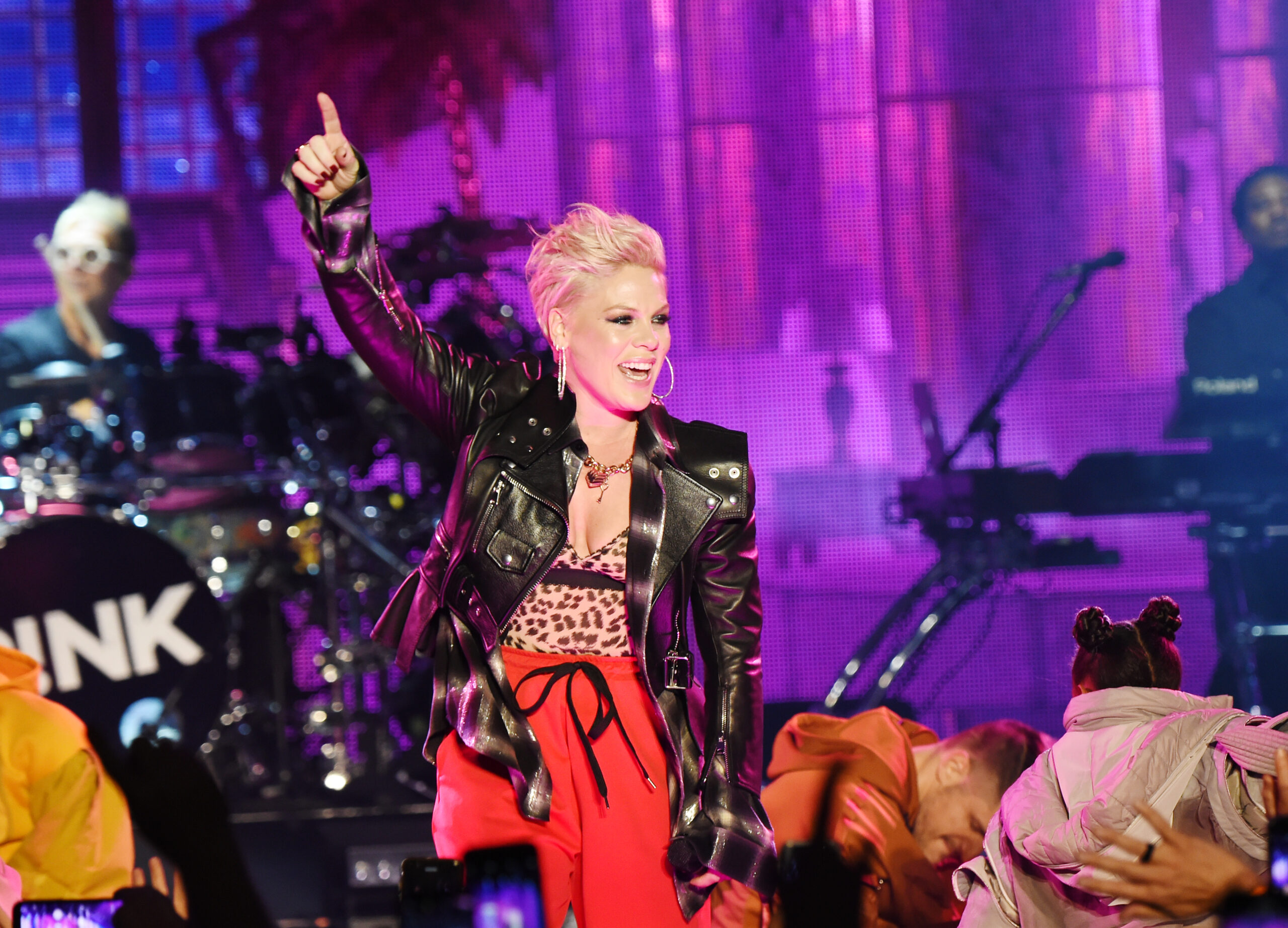 Pink Fan Throws Mother's Ashes On Stage: 