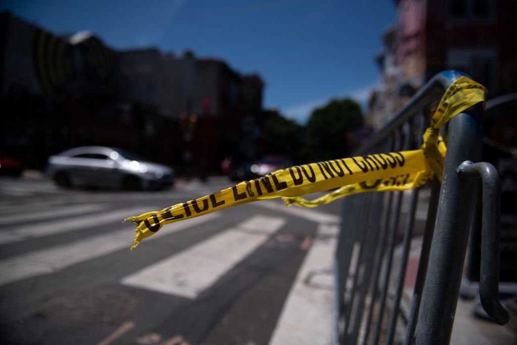 Gunman Storms NYC Restaurant, 1 Injured