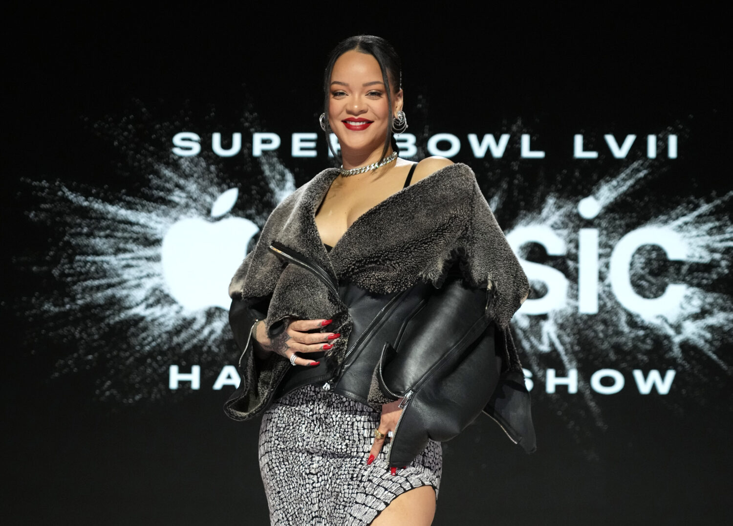 Rihanna Celebrates Historic Streaming Milestone, Nicki Minaj Drops A ...