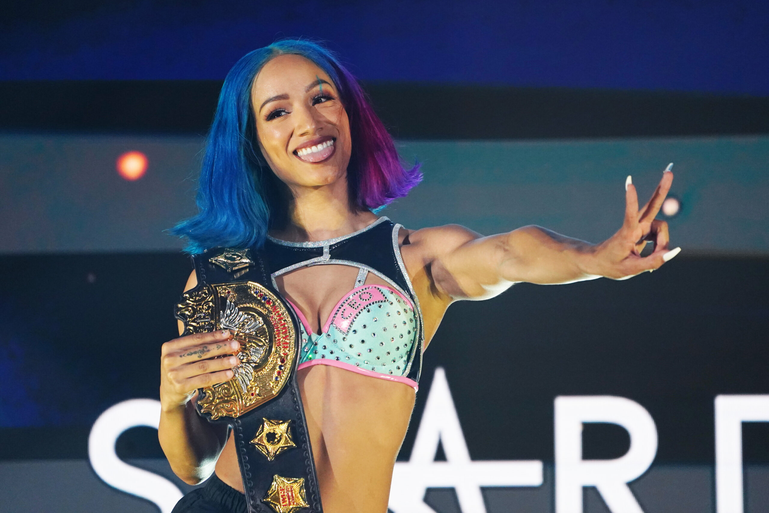 Sasha banks контракт aew 2024