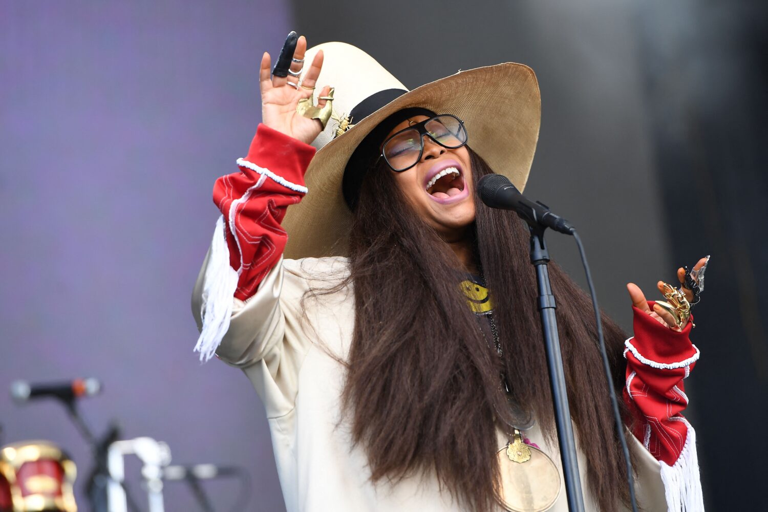Erykah Badu Calls Out Beyonce For Copying Her Style: "I'm Everybody