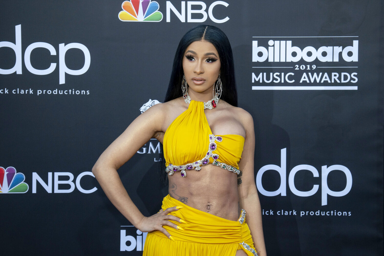 Cardi B Throws Mic At Fan During Las Vegas Performance