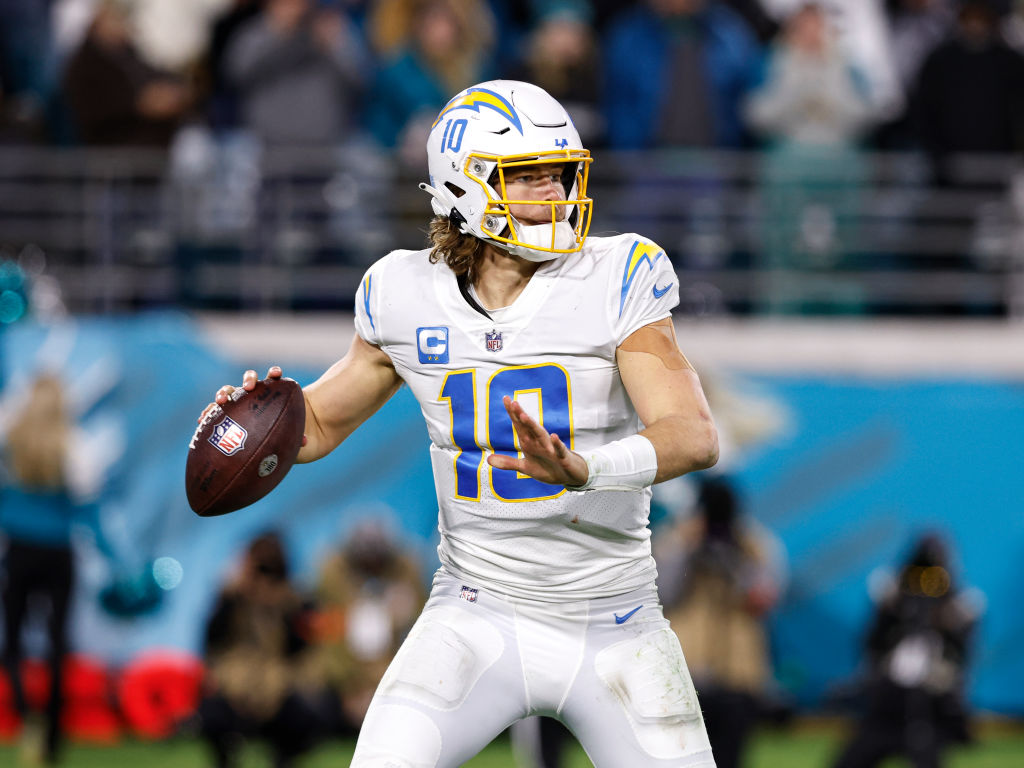 Cool Justin Herbert wallpaper I made : r/Chargers