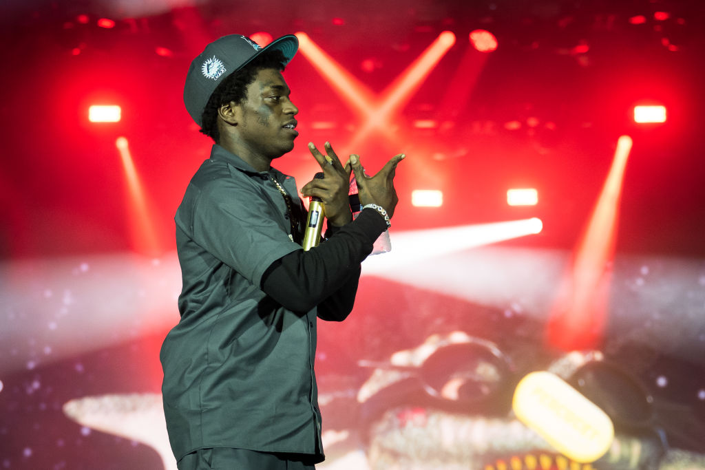 Kodak Black Threatens Rolling Loud Crowd With His Belt After Someone Throws  Water: Watch