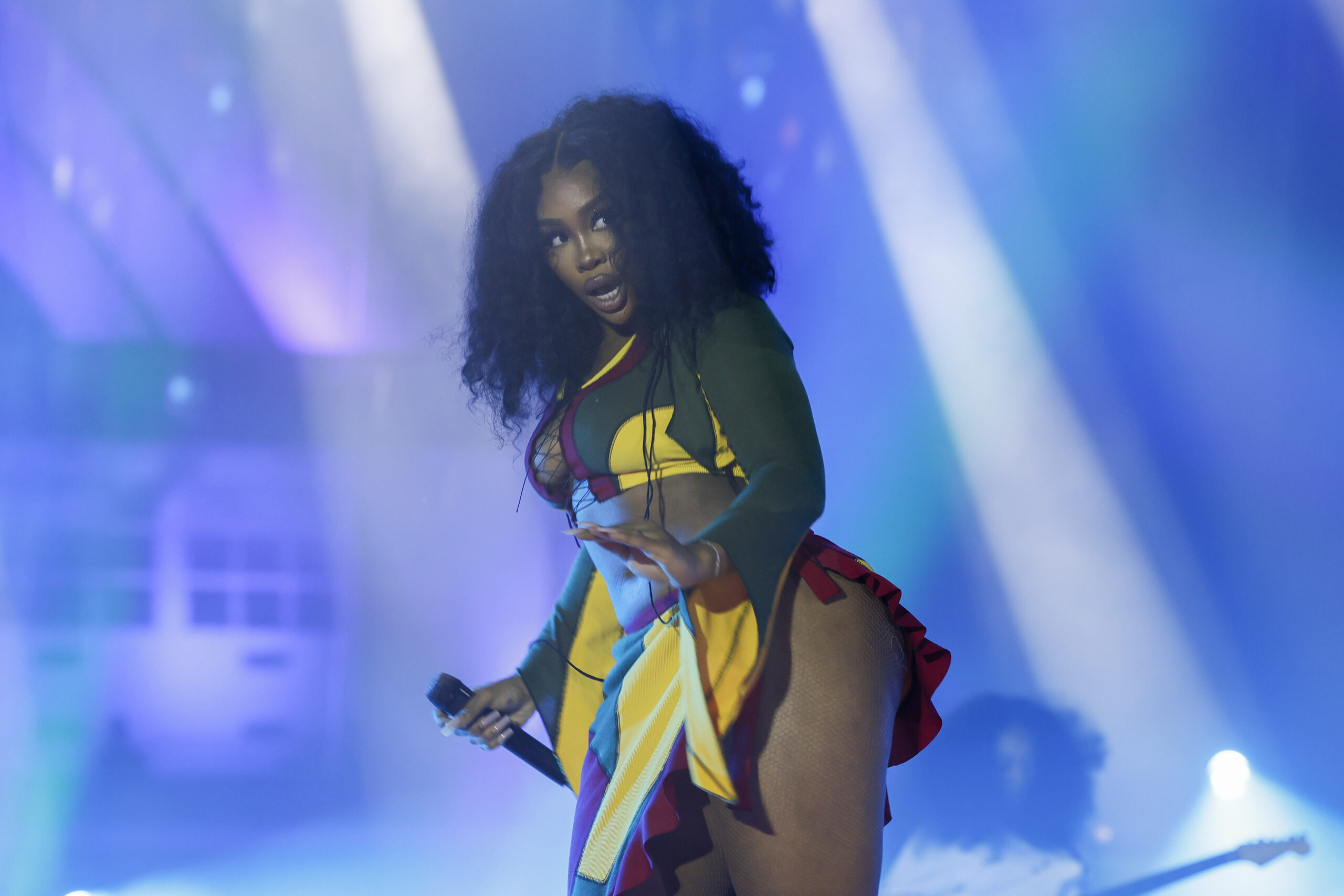SZA Uses Her BBL To Balance Hot Sauce Bottle Watch
