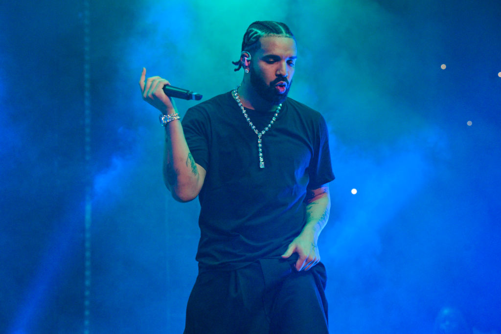 Drake Brings Out Steph Curry During Brooklyn Show: Watch