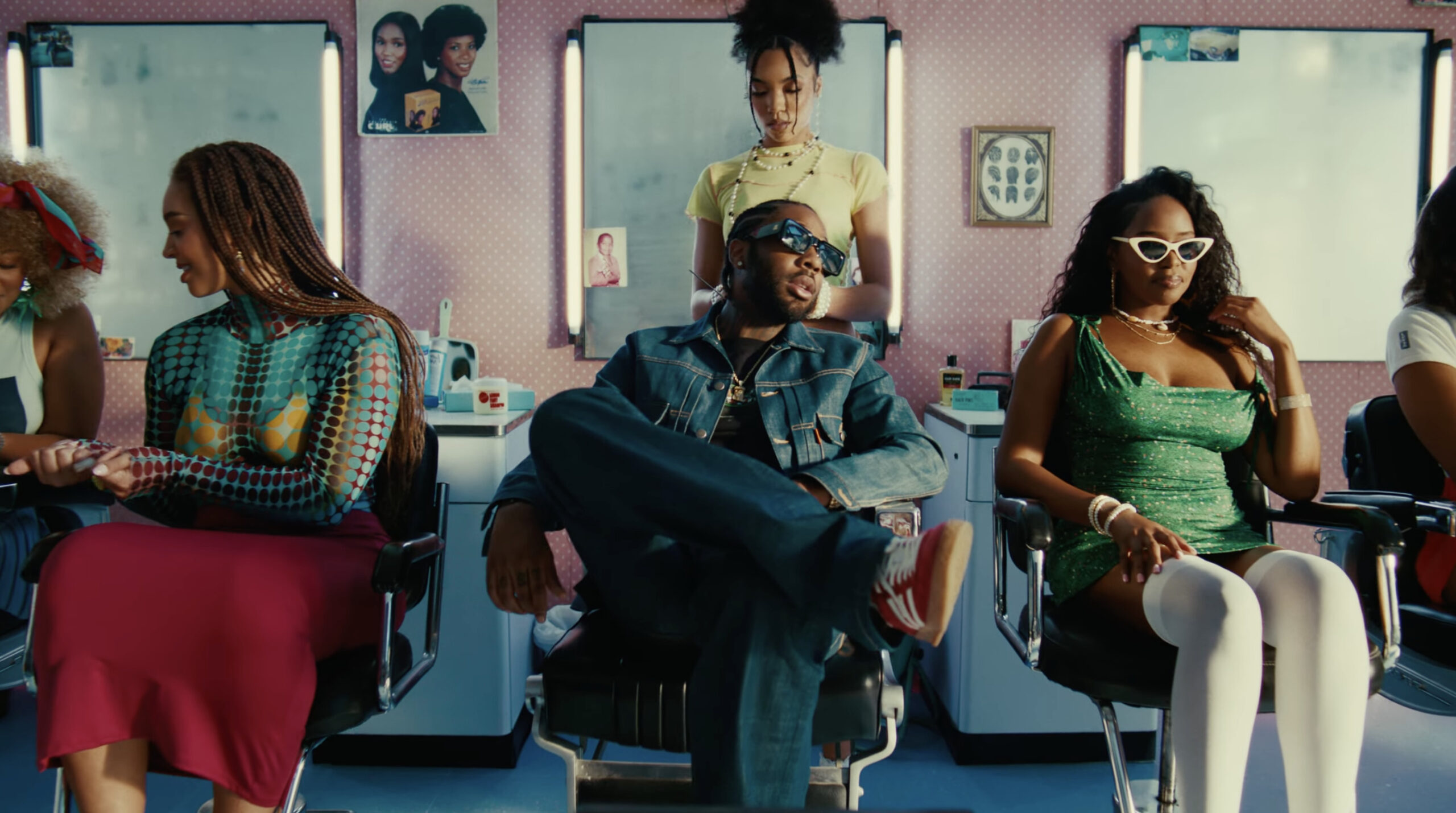 Brent Faiyaz Shows Off His Film Buff Side In “JACKIE BROWN” Music Video