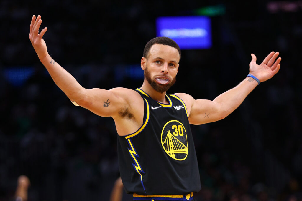 How Much Prize Money Will $160 Million Rich Stephen Curry Bag Home