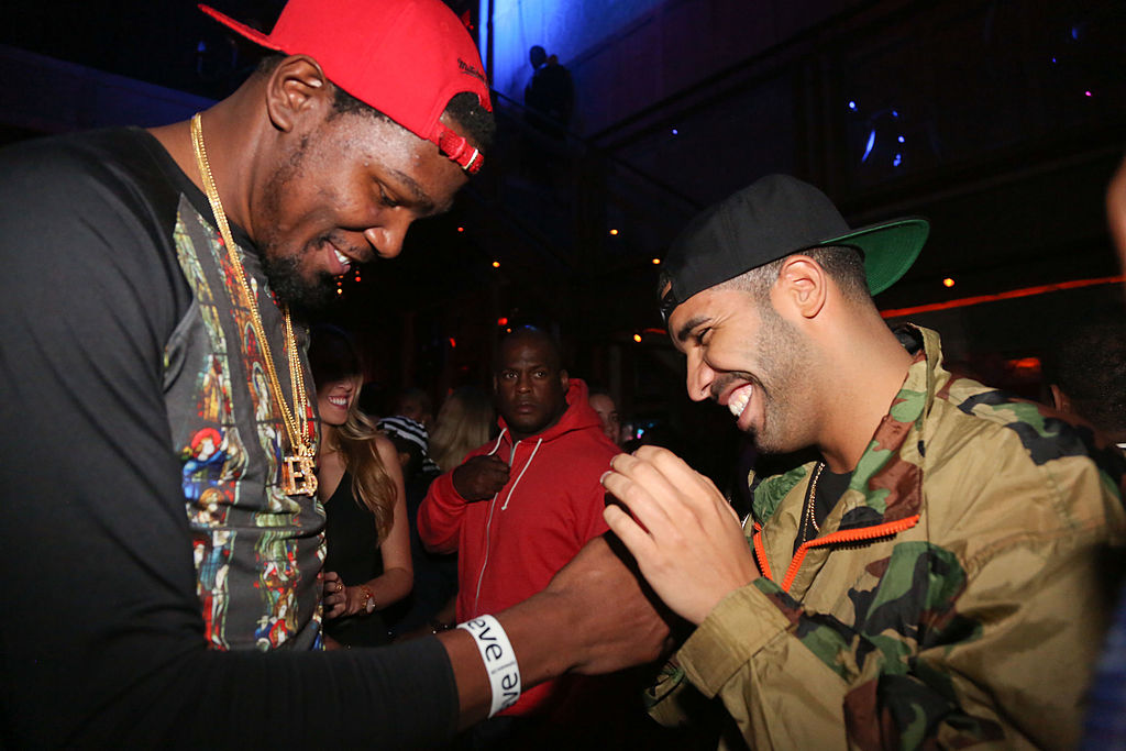 Keʋin Durant Seen Blazing And ViƄing At Drake Concert