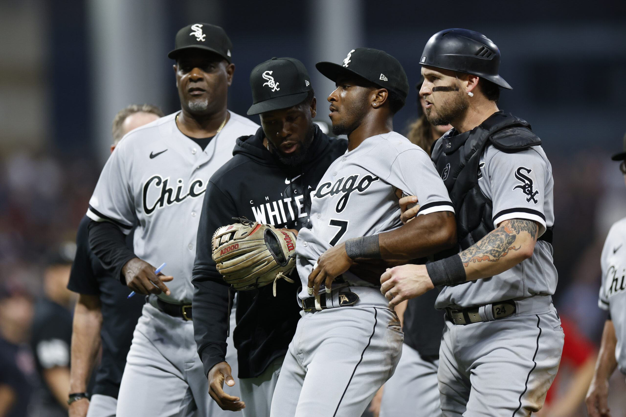 Cubs-White Sox fan fight: Bleacher brawl breaks out during Aug