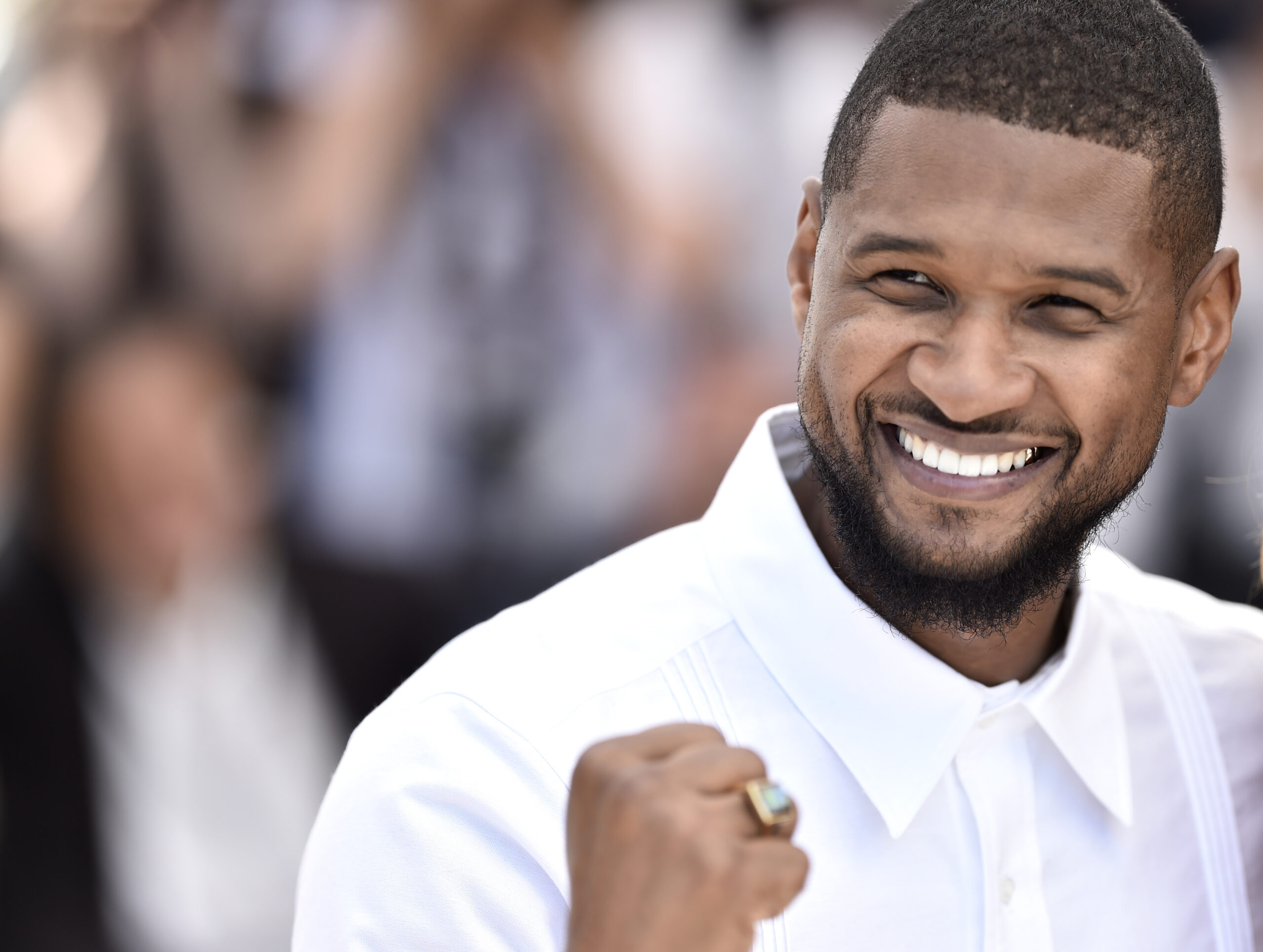 usher-reminds-us-he-s-the-internet-s-boyfriend-on-our-r-b-season-update