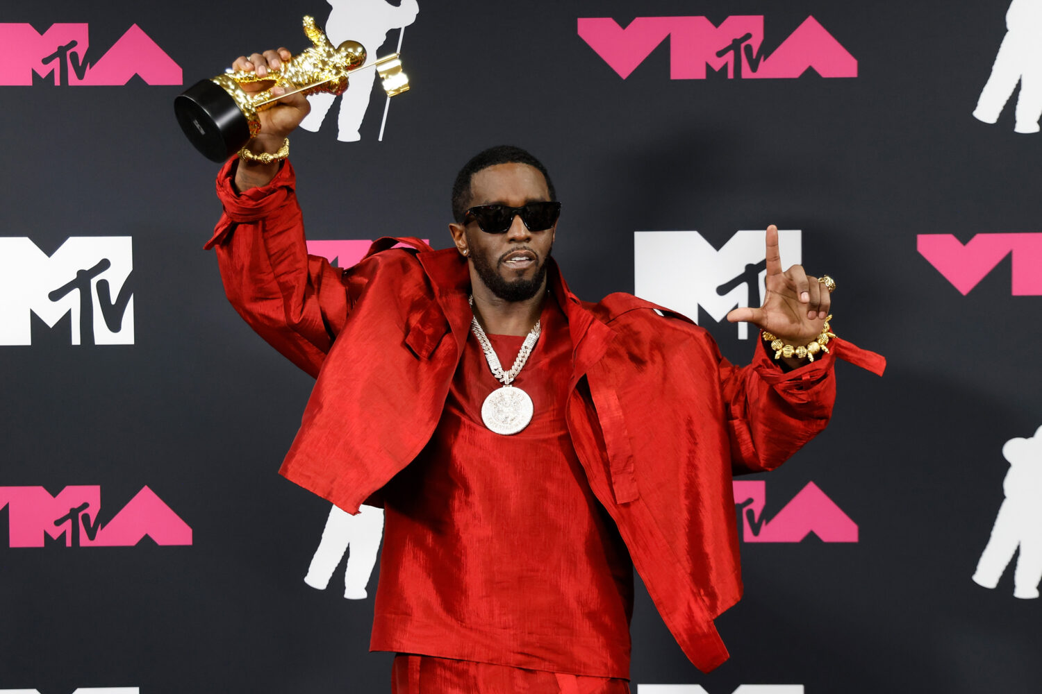 Diddy Reflects On The “Diddy Bop” Dance & His Failed NFL Dream During ...