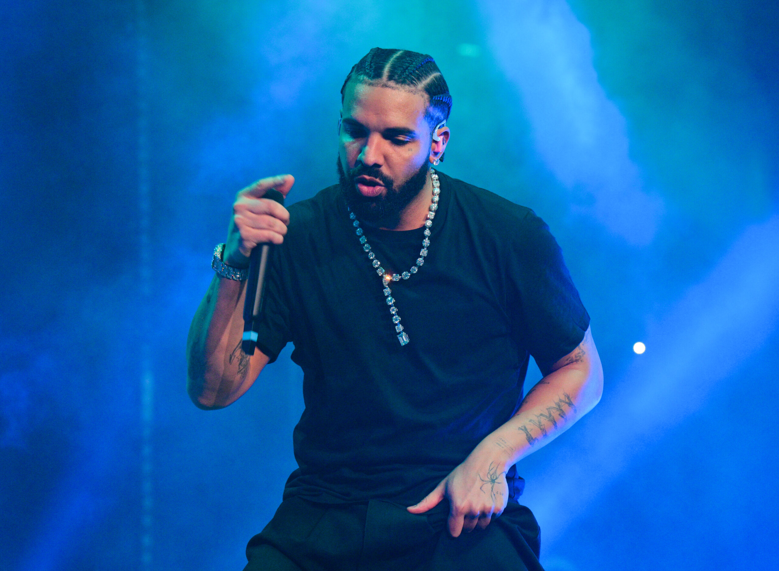 Drake & Young Fan Show Off Their Swag In Adorable Dancing Video: Watch