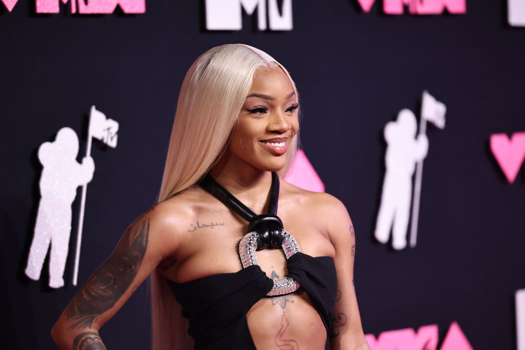 GloRilla Makes Fun Of Her Memphis Accent After VMAs Clip Goes Viral