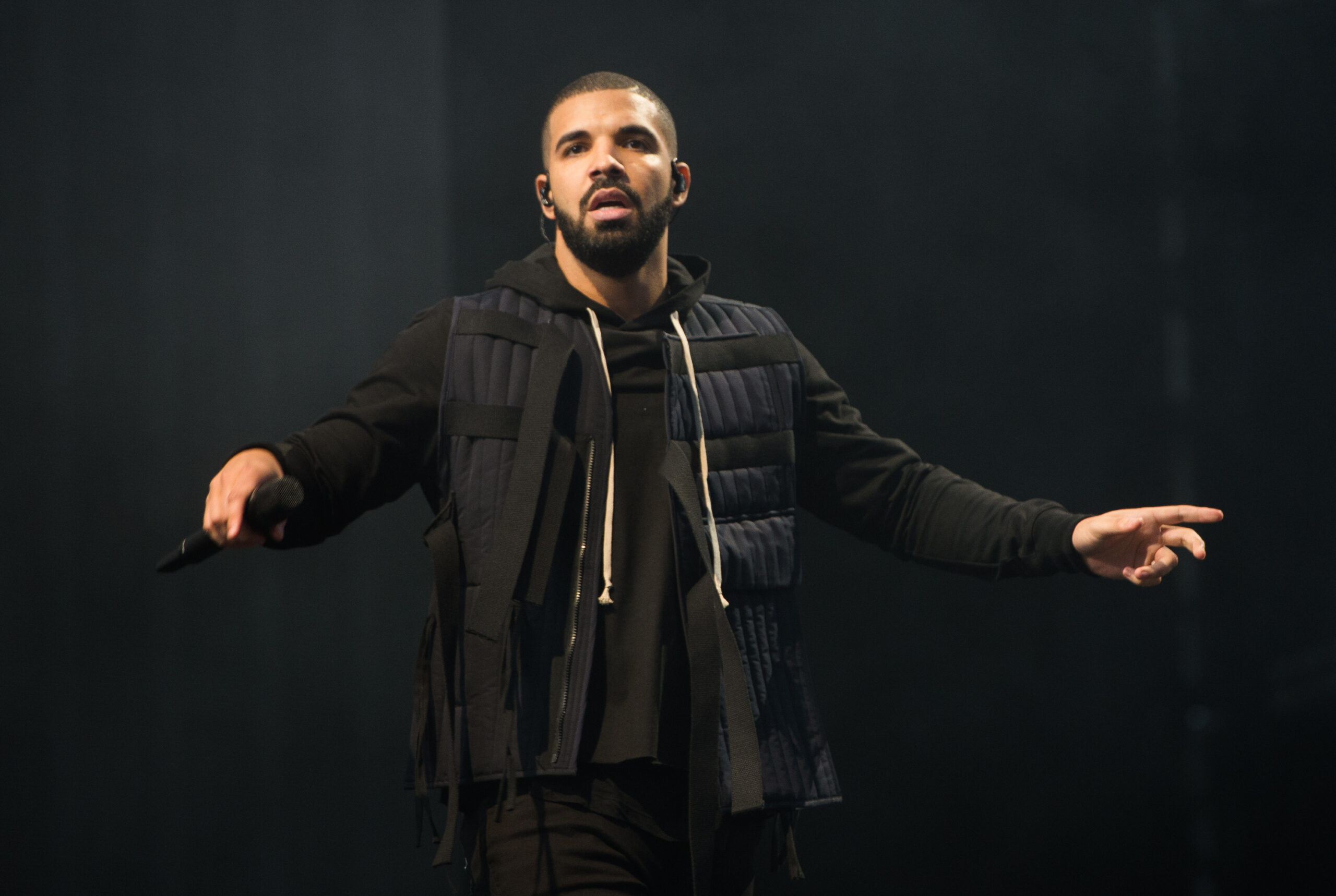 Drake Accused Of Forgetting Lyrics At ATL Concert; Criticized For “10 Min. Monologues”