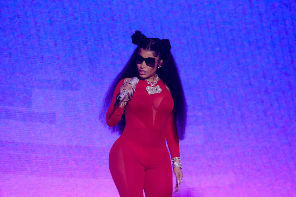 Video Emerges Of Nicki Minaj Heated Backstage At VMAs