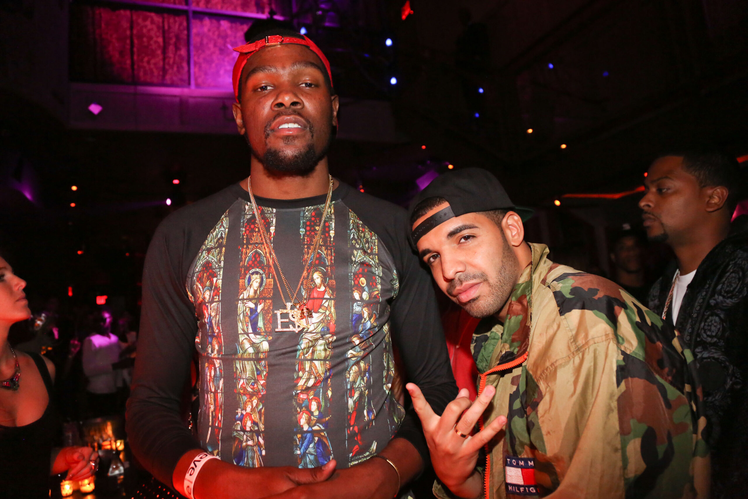 Drake enters his It's All A Blur Austin show with Kevin Durant