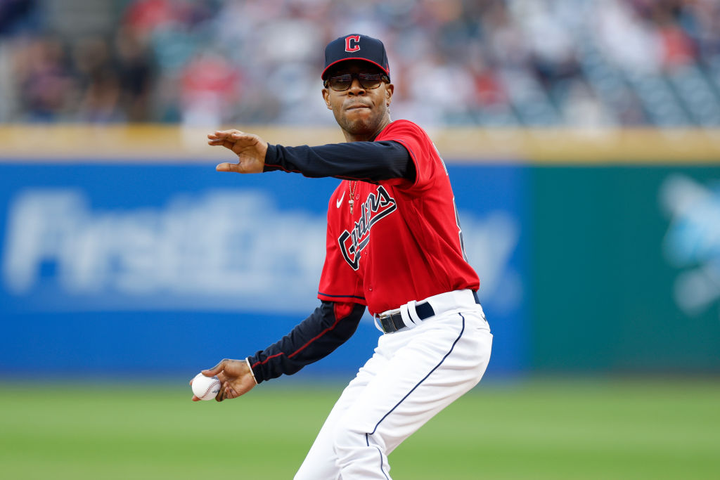 José Ramírez exits Cleveland Indians game vs. Pittsburgh after getting hit  by pitch 